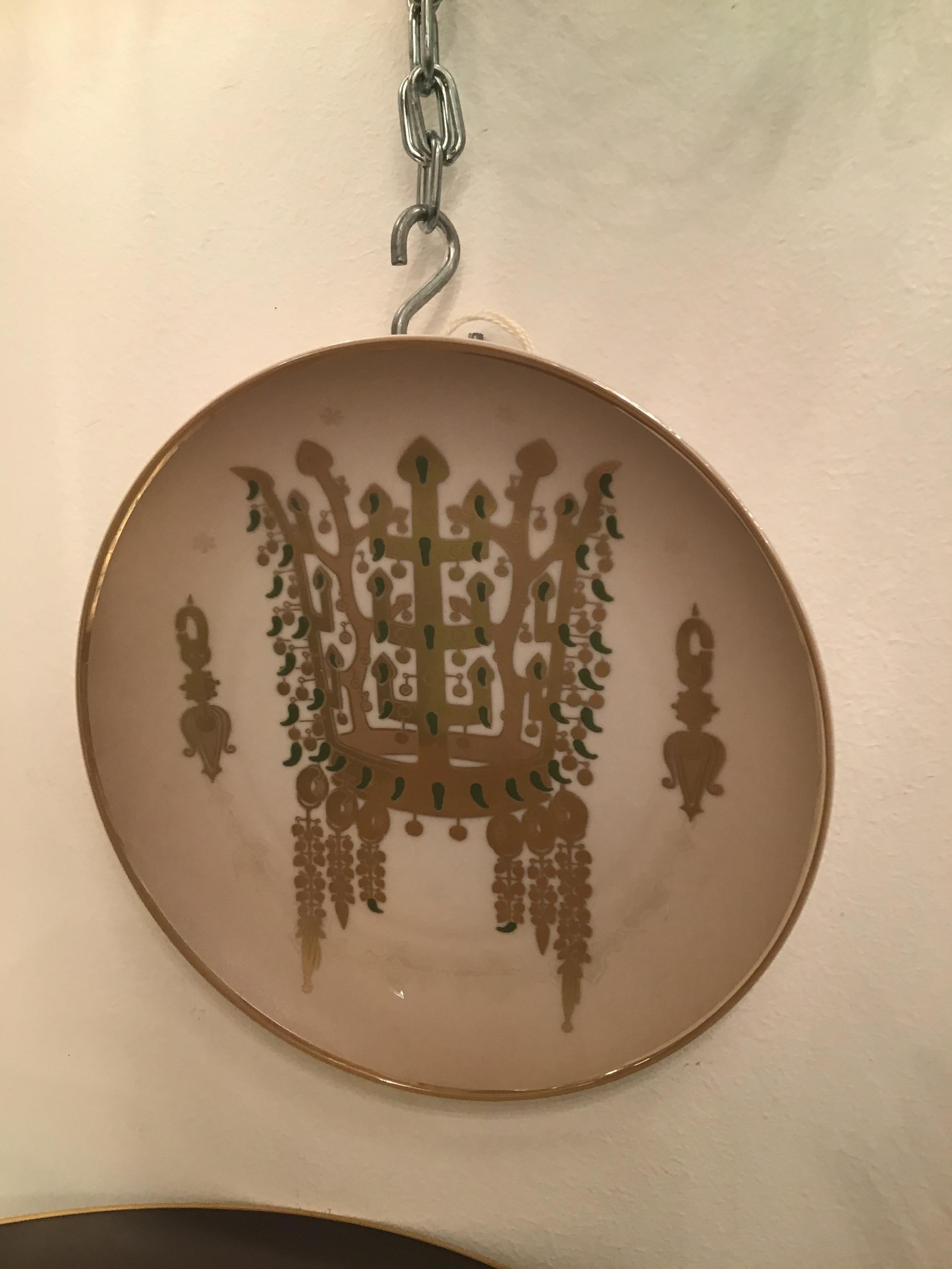 Italian Morbelli Porcelain “Dinastia Silla” Wall Plates Worked with Pure Gold 1960 Italy For Sale