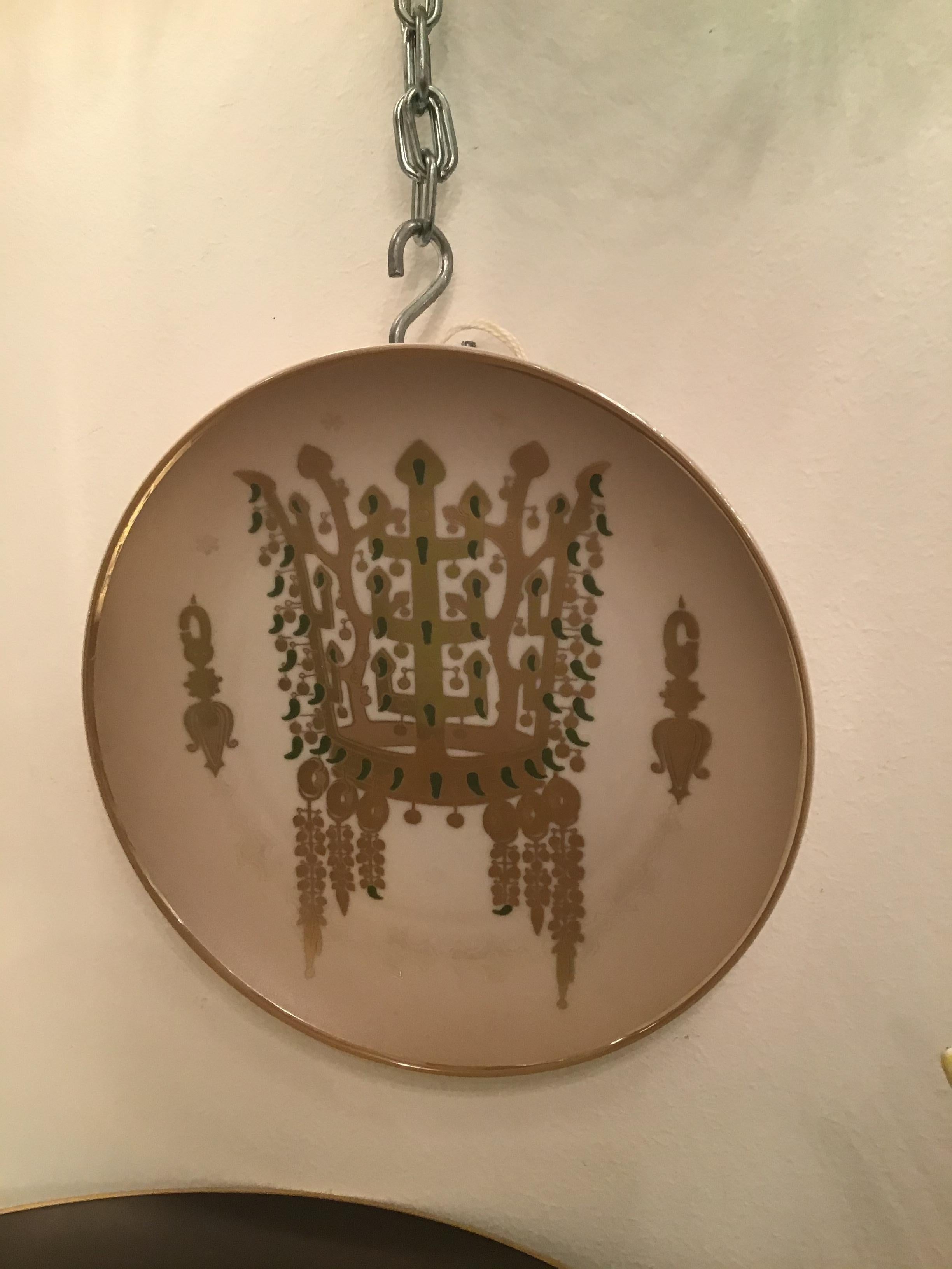Late 20th Century Morbelli Porcelain “Dinastia Silla” Wall Plates Worked with Pure Gold 1960 Italy For Sale