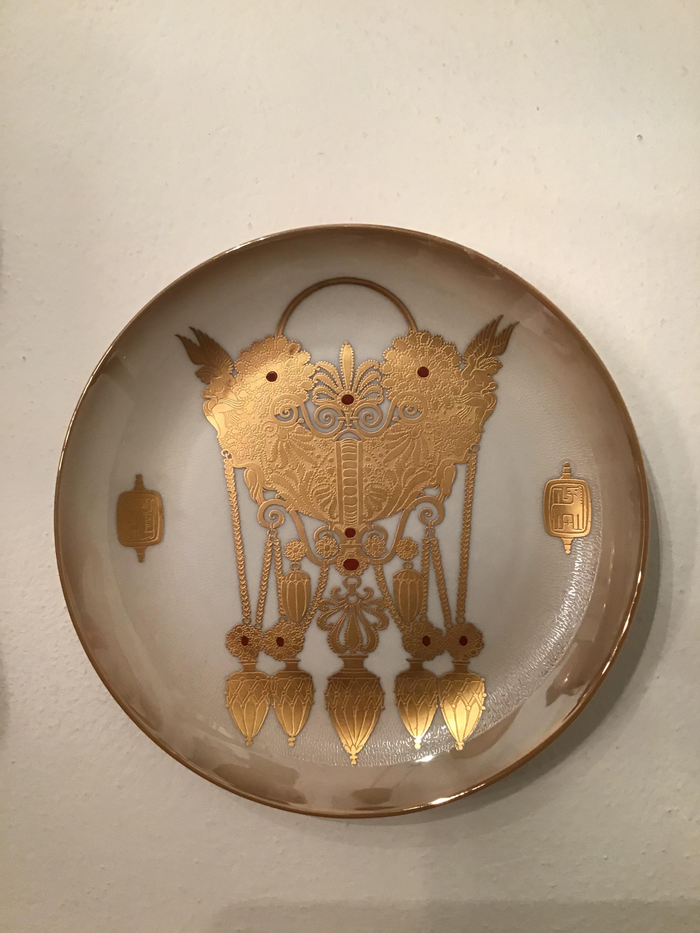Morbelli Porcelain Wall Plate “Gioielli Italici”, 1987 Italy  In Excellent Condition For Sale In Milano, IT