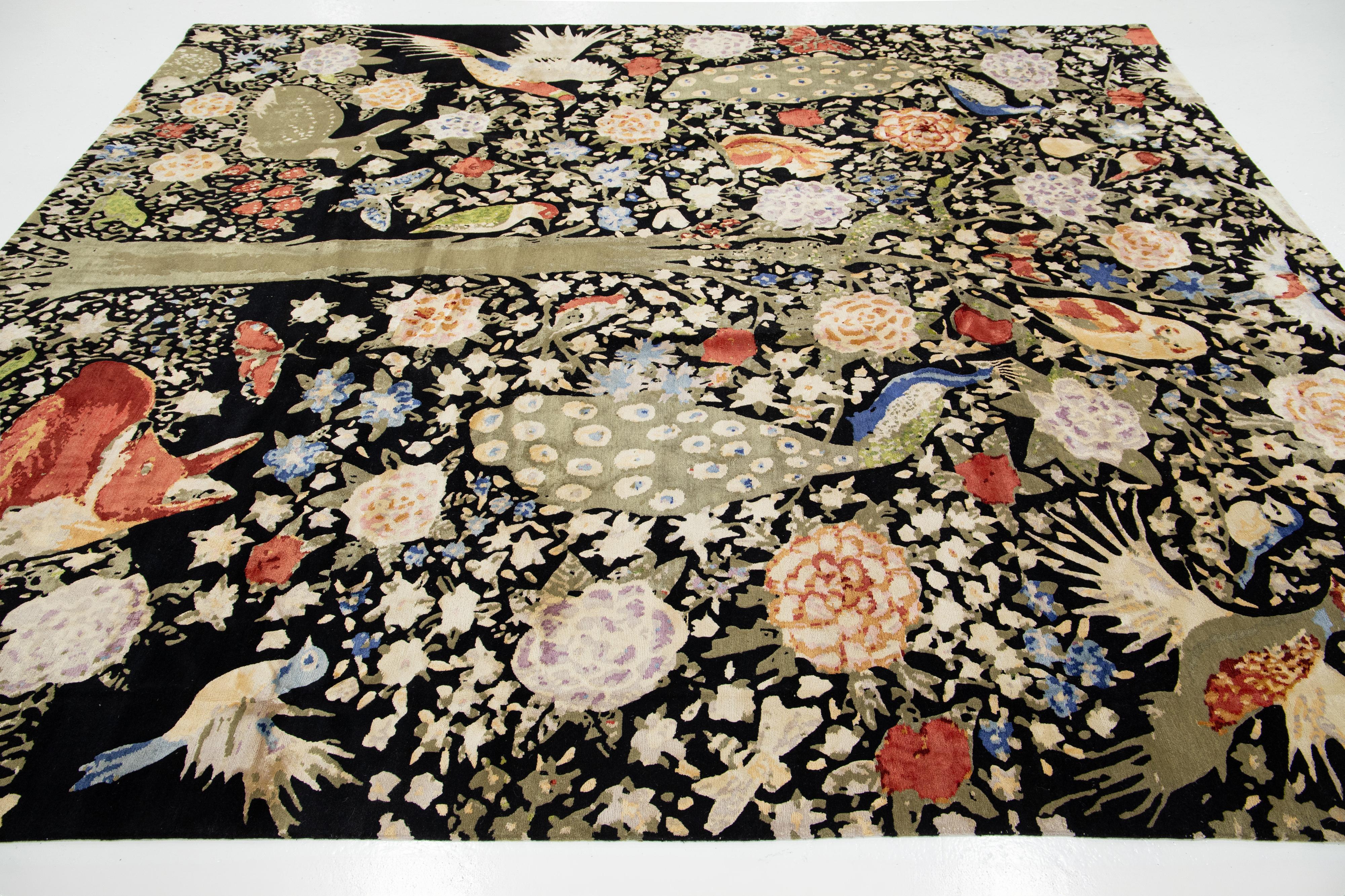 Alfombra negra nepalí de lana y seda con diseño pictórico multicolor. Siglo XXI y contemporáneo en venta