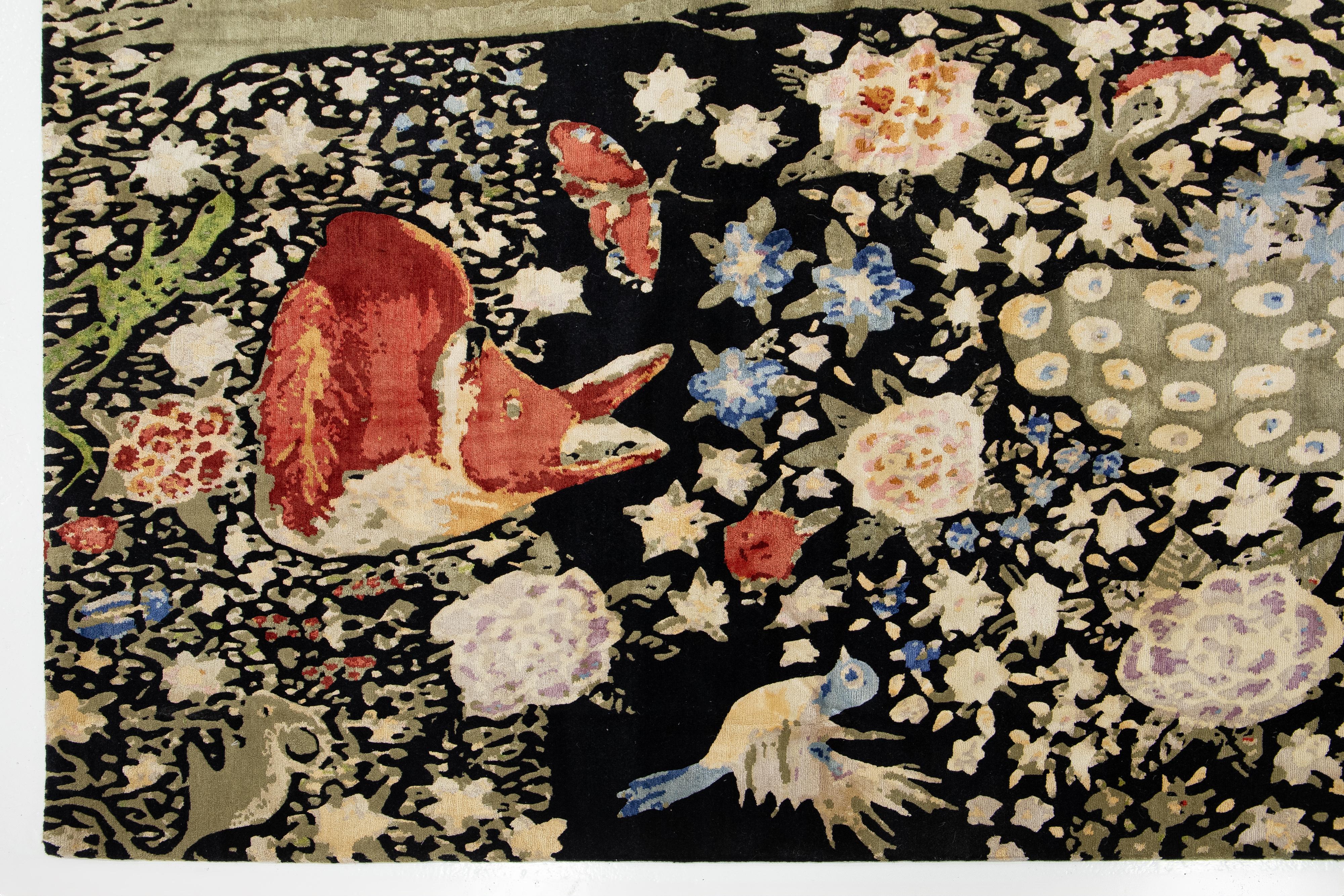 Alfombra negra nepalí de lana y seda con diseño pictórico multicolor. Lana en venta