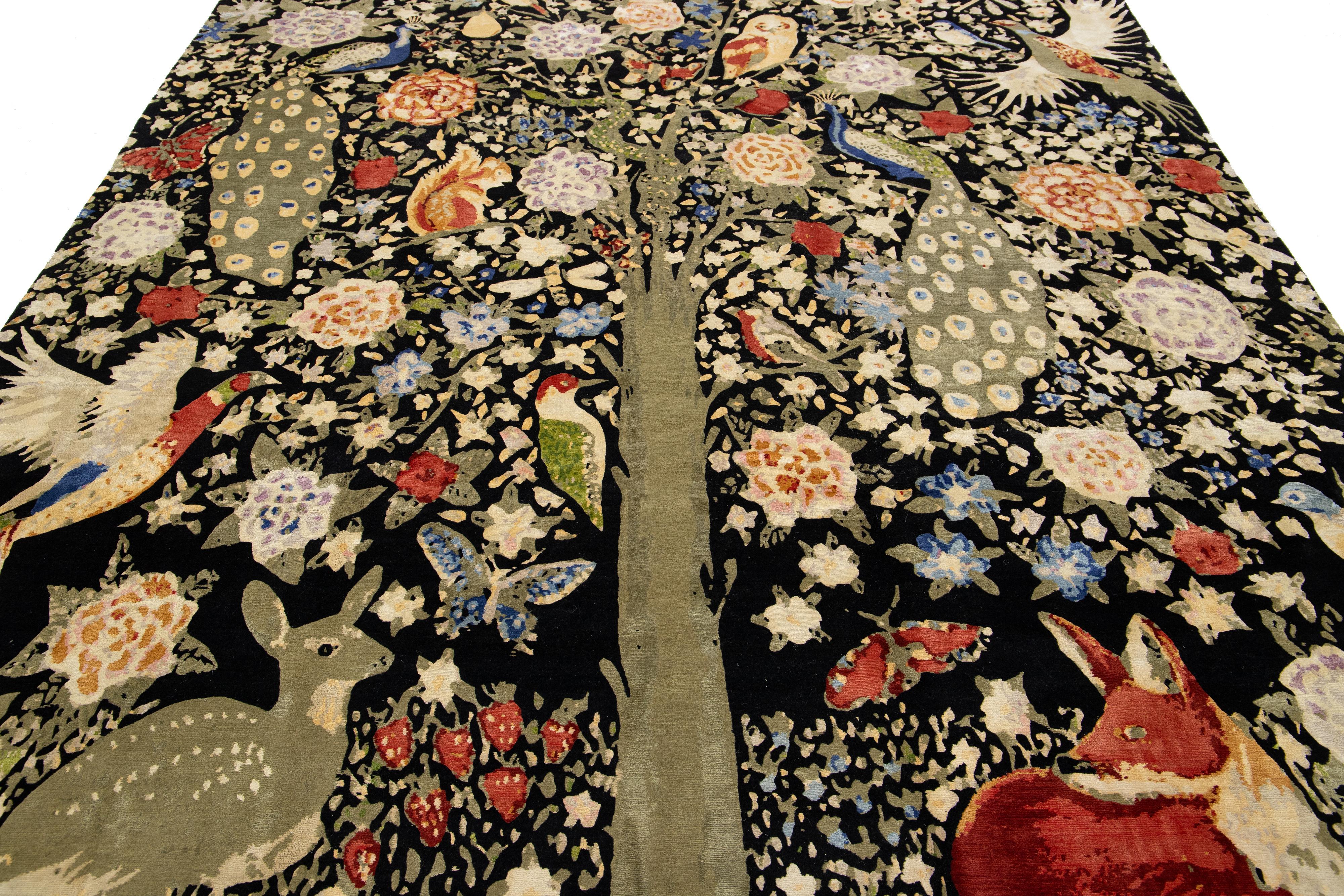 Alfombra negra nepalí de lana y seda con diseño pictórico multicolor. en venta 1