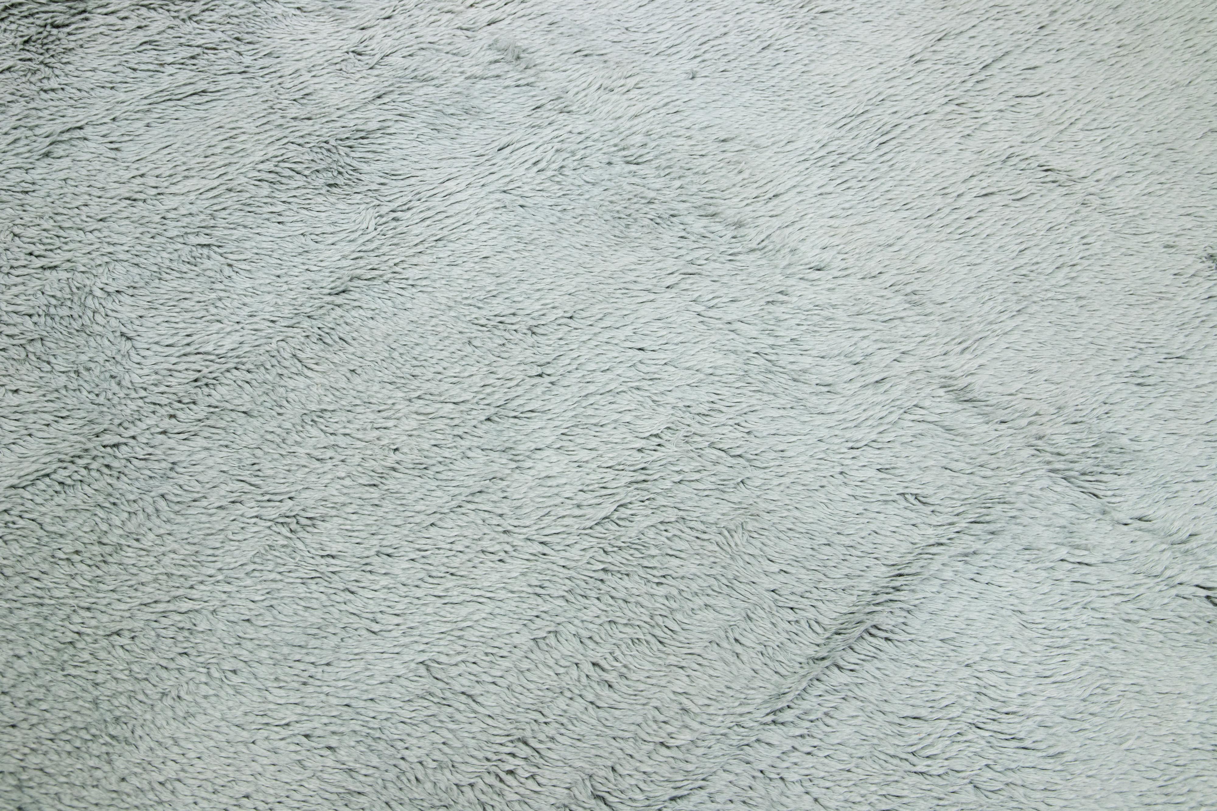 Mordern Moroccan Plush Area Wool Rug fatto a mano in grigio in vendita 1