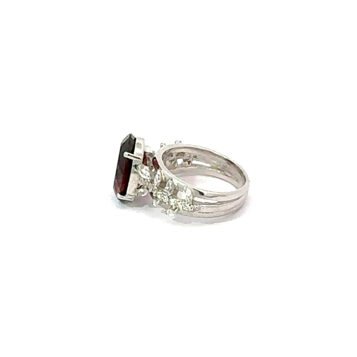 Im Angebot: Mordernist Oval Cut natürlichen roten Granat Geburtsstein und Zirkon Ring in 925 Silber () 3