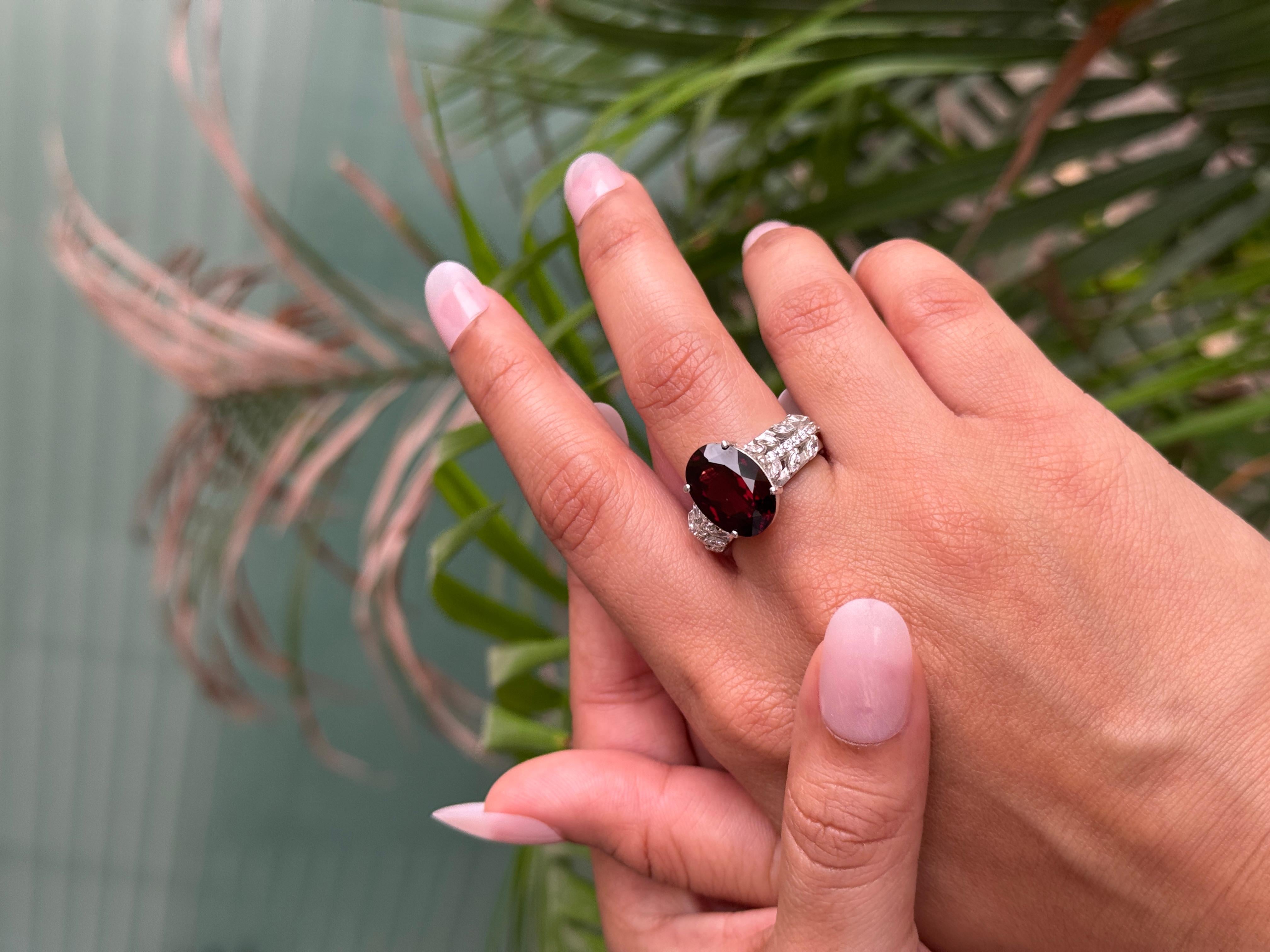 For Sale:  Mordernist Oval Cut Natural Red Garnet Birthstone and Zircon Ring in 925 Silver 4