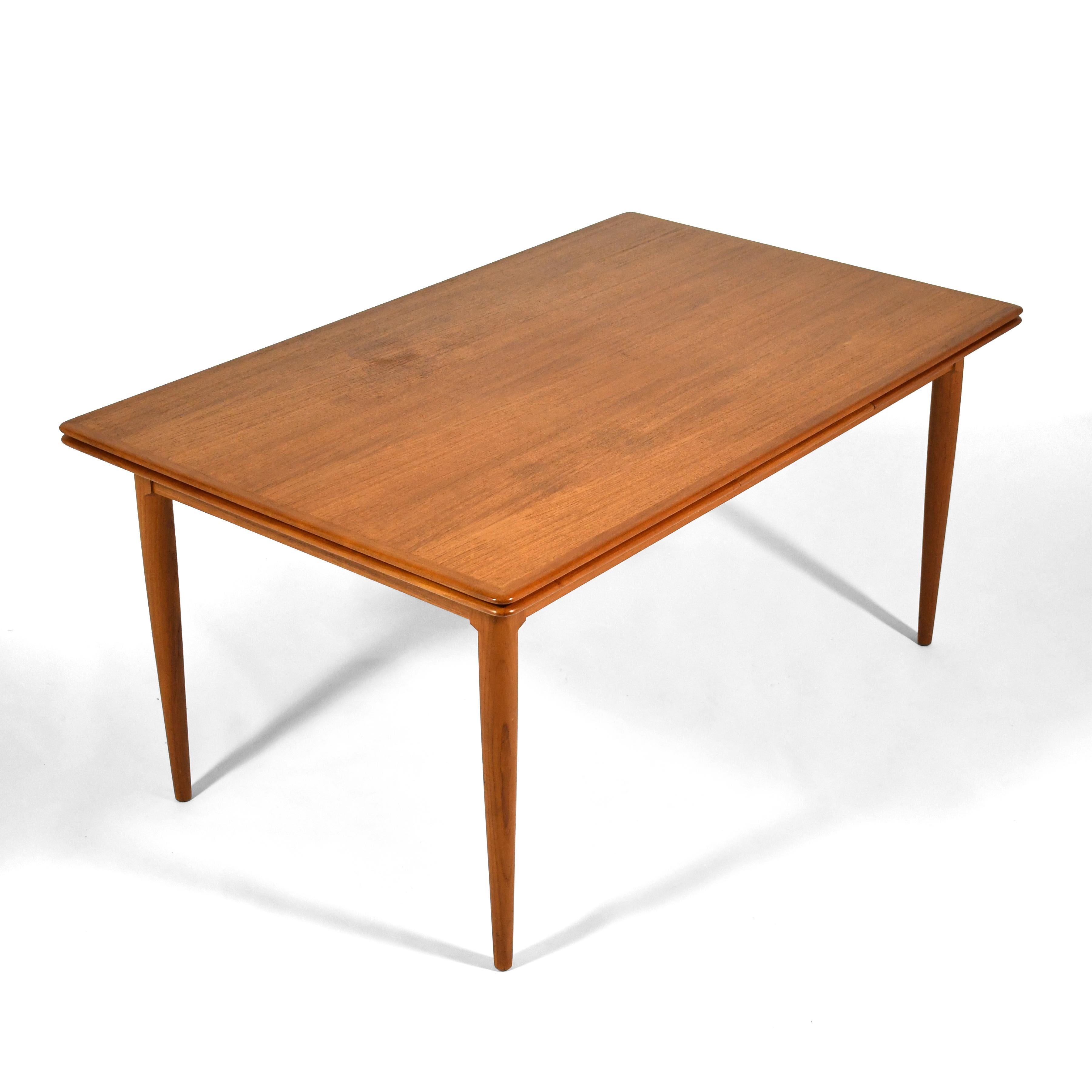 Moreddi Danish Teak Draw-Leaf Dining Table In Good Condition For Sale In Highland, IN
