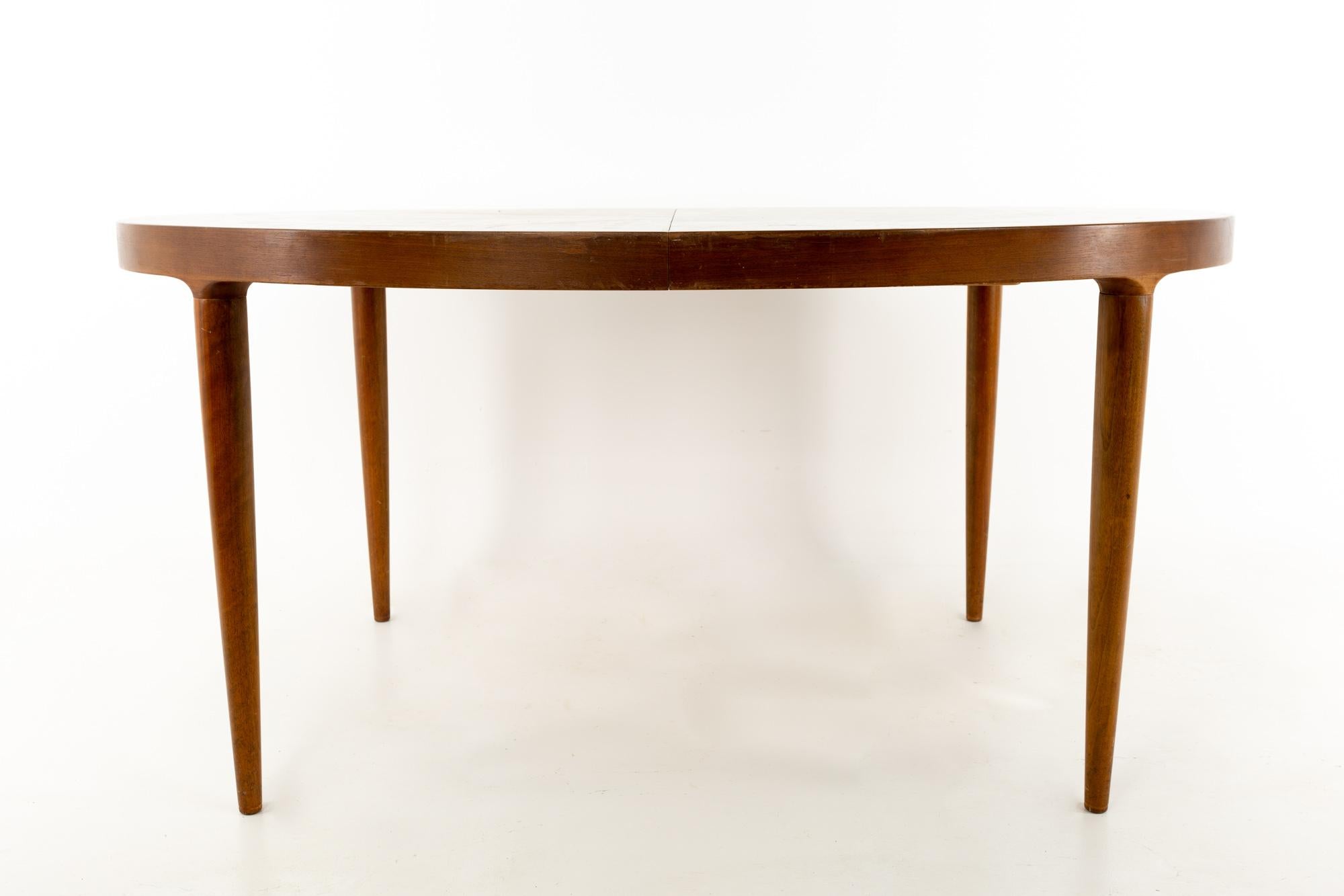 Moreddi Midcentury Danish Modern Walnut Oval Dining Table In Good Condition In Countryside, IL
