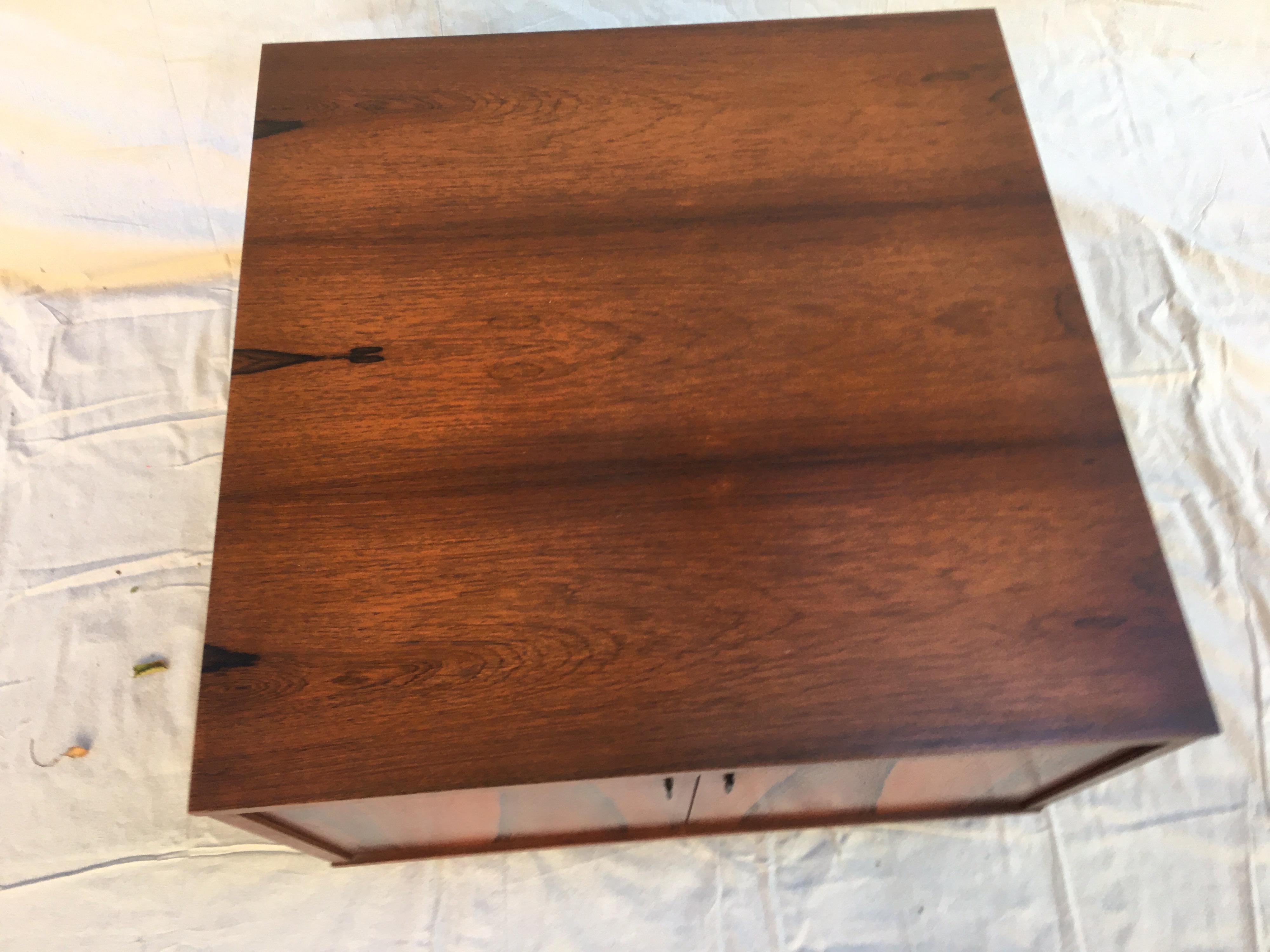 Moreddi Rosewood Square Cube Endtable In Good Condition In Philadelphia, PA