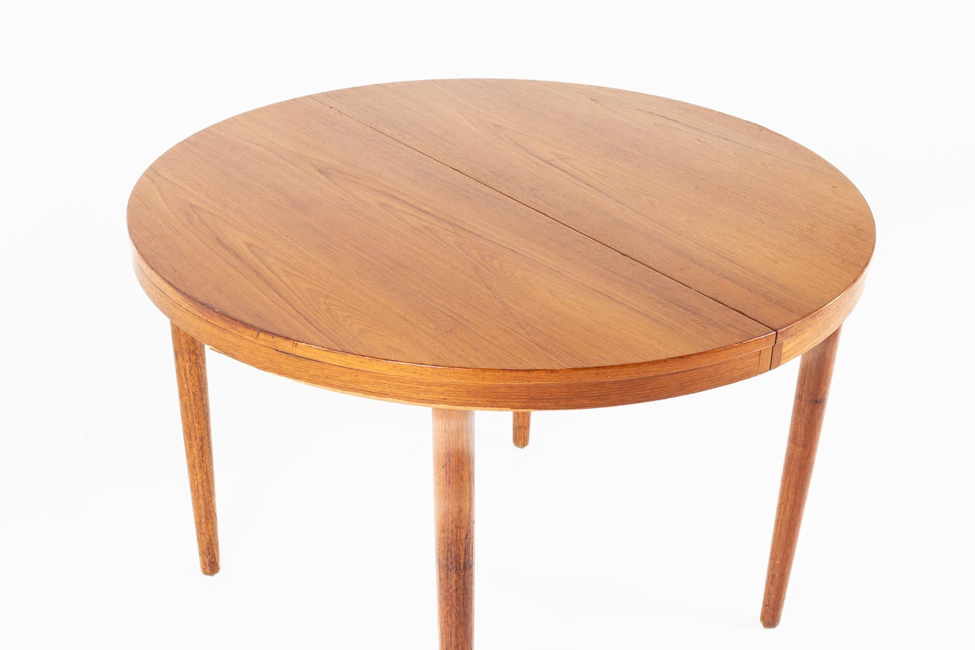 Mid-Century Modern Moreddi Style Mid Century Danish Round Teak Dining Table For Sale