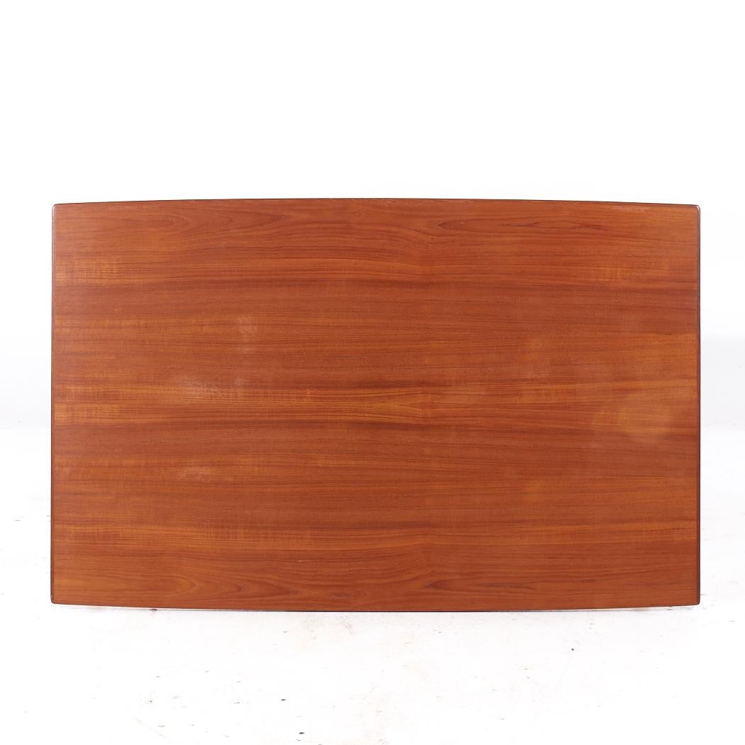 Fin du 20e siècle Moreddi Style Mid Century Danish Teak Hidden Leaf Expanding Dining Table (Table de salle à manger à feuilles cachées) en vente