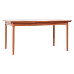 Mesa de comedor extensible de teca danesa de mediados de siglo estilo Moreddi