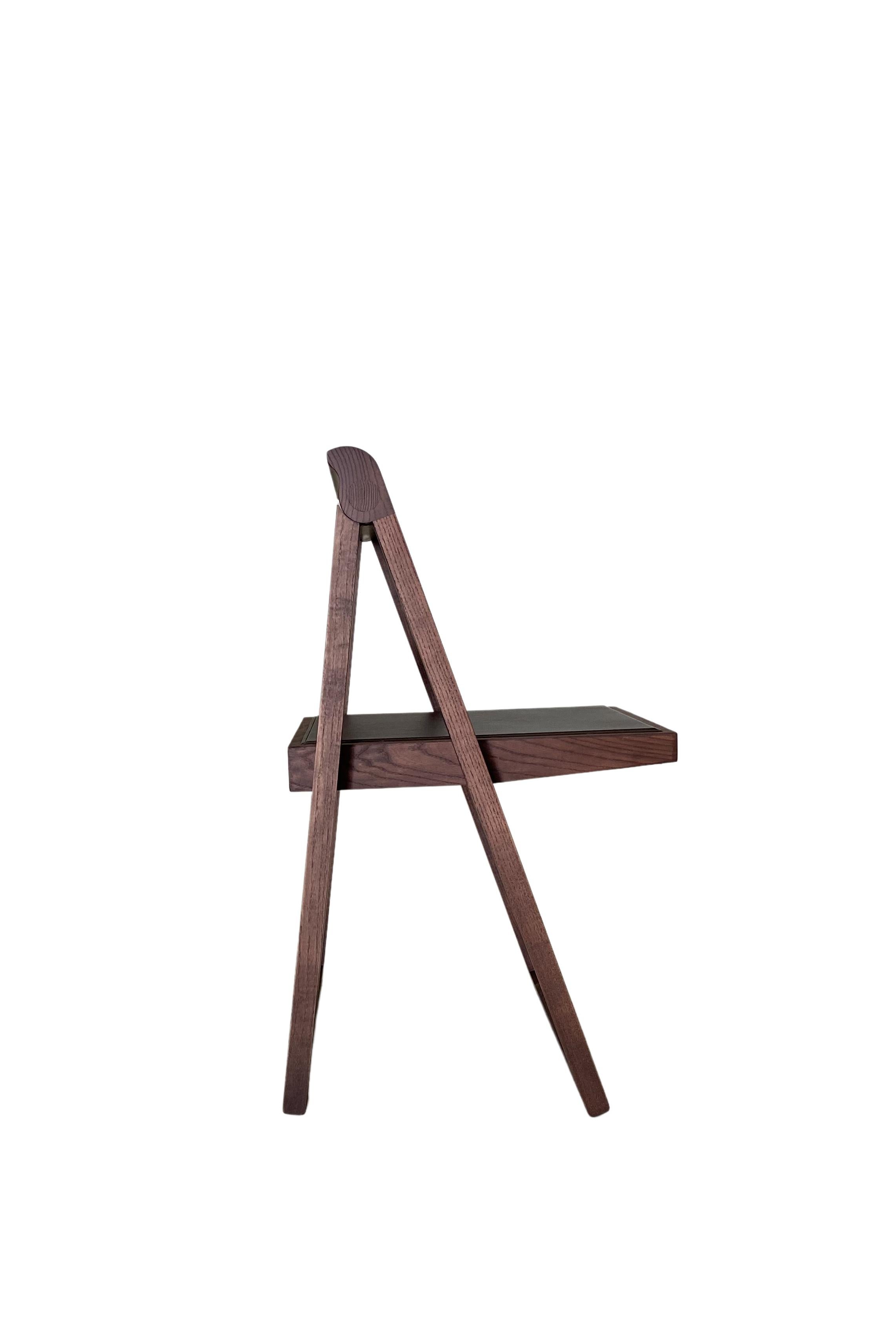 Le Ciak est l'union parfaite de la fonctionnalité et du design. Une chaise pliante pratique et moderne, ses dimensions lui permettent de s'adapter à tous les intérieurs.
Siège, recouvert de tissu, de velours ou de cuir
Nouveau fabriqué sur