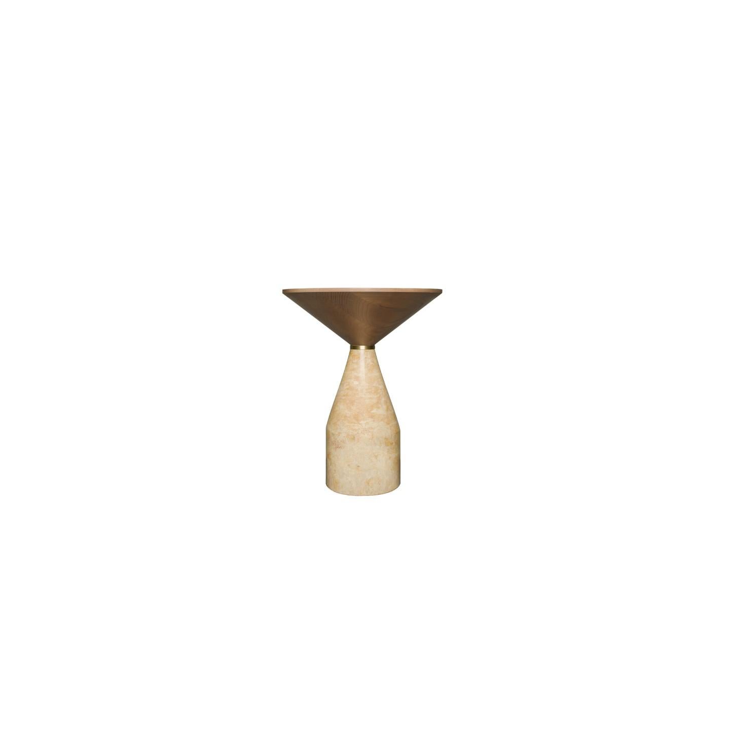 Cino est une nouvelle table conçue par le designer italo-canadien Libero Rutilo pour Morelato.
en marbre massif tourné avec plateau en frêne massif tourné à la main, disponible en différentes finitions de bois et différents marbres.
Dimension D 37 H