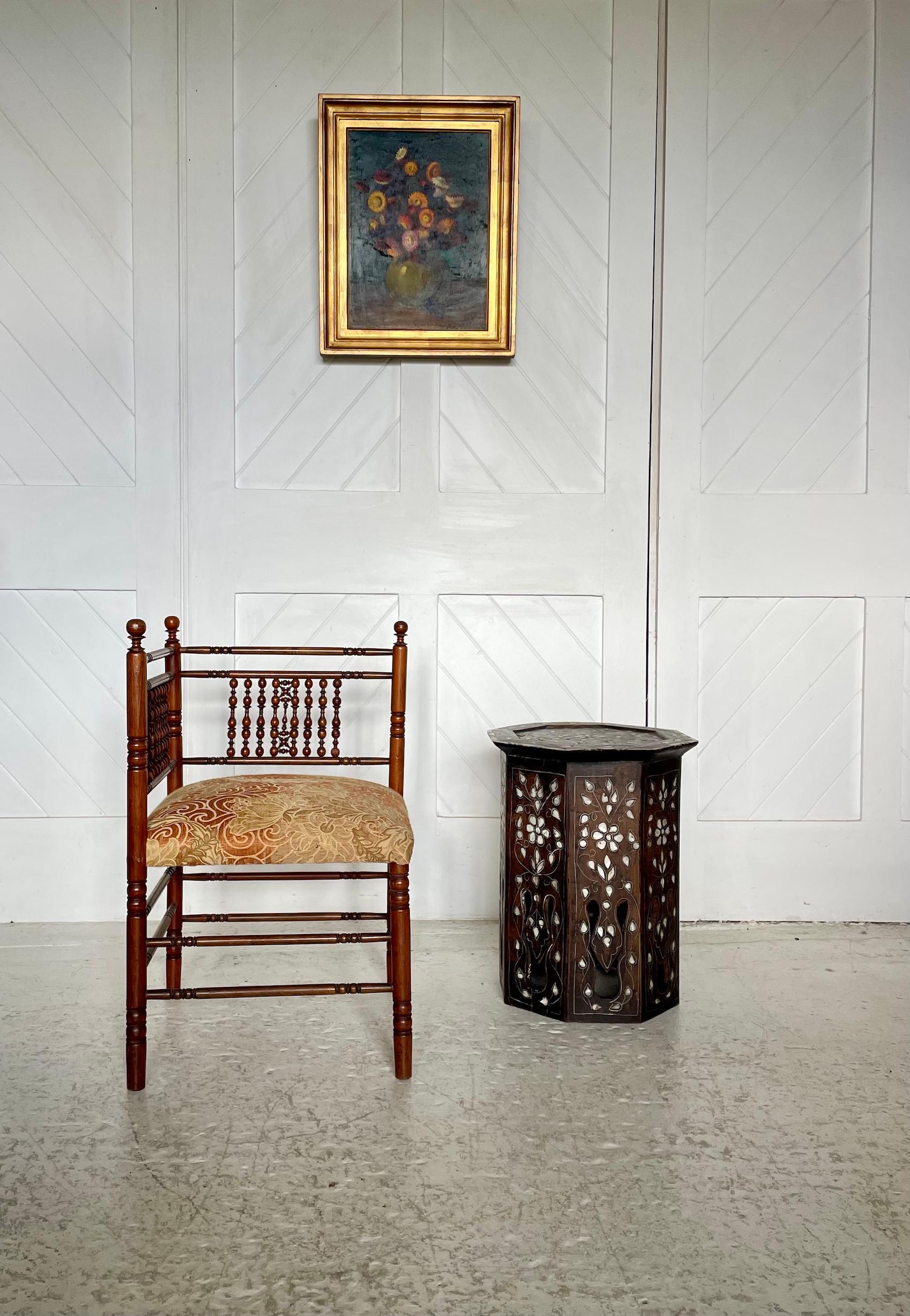 Moresque Eckstuhl von Liberty & Co. (Spätes 19. Jahrhundert) im Angebot