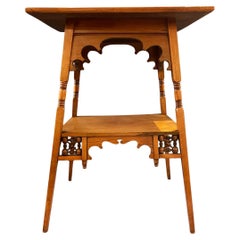 Tavolino in noce Moresque di Liberty & Co.