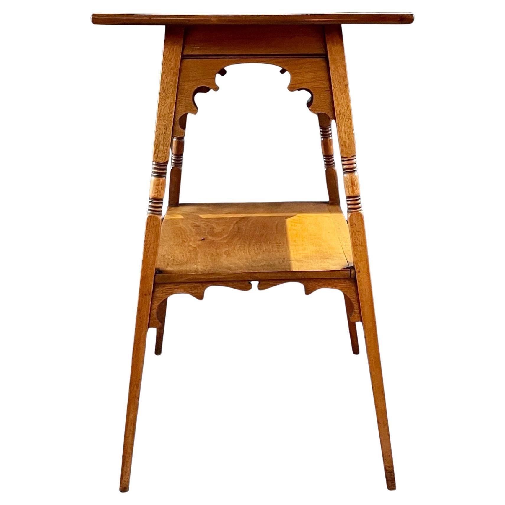 Table d'appoint en noyer Moresque By Liberty & Co en vente