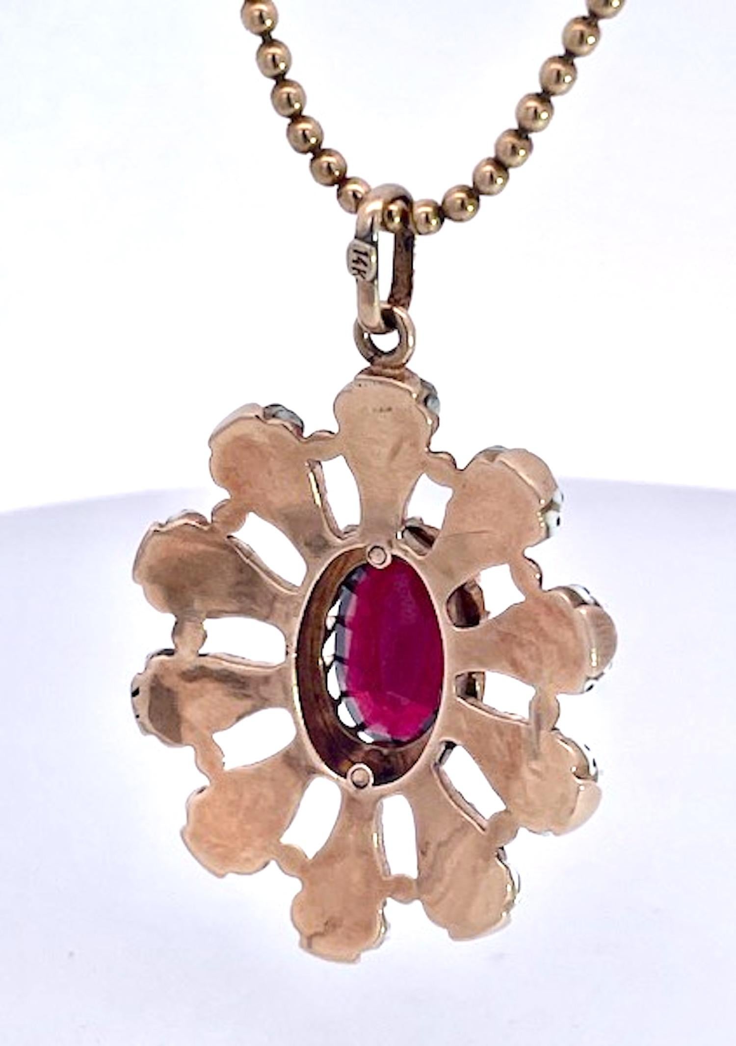 Moretto Pendant Necklace set with matching Earrings For Sale 4