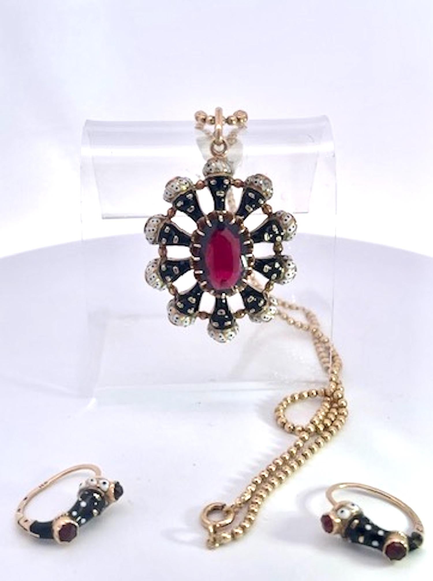 Moretto Pendant Necklace set with matching Earrings For Sale 12