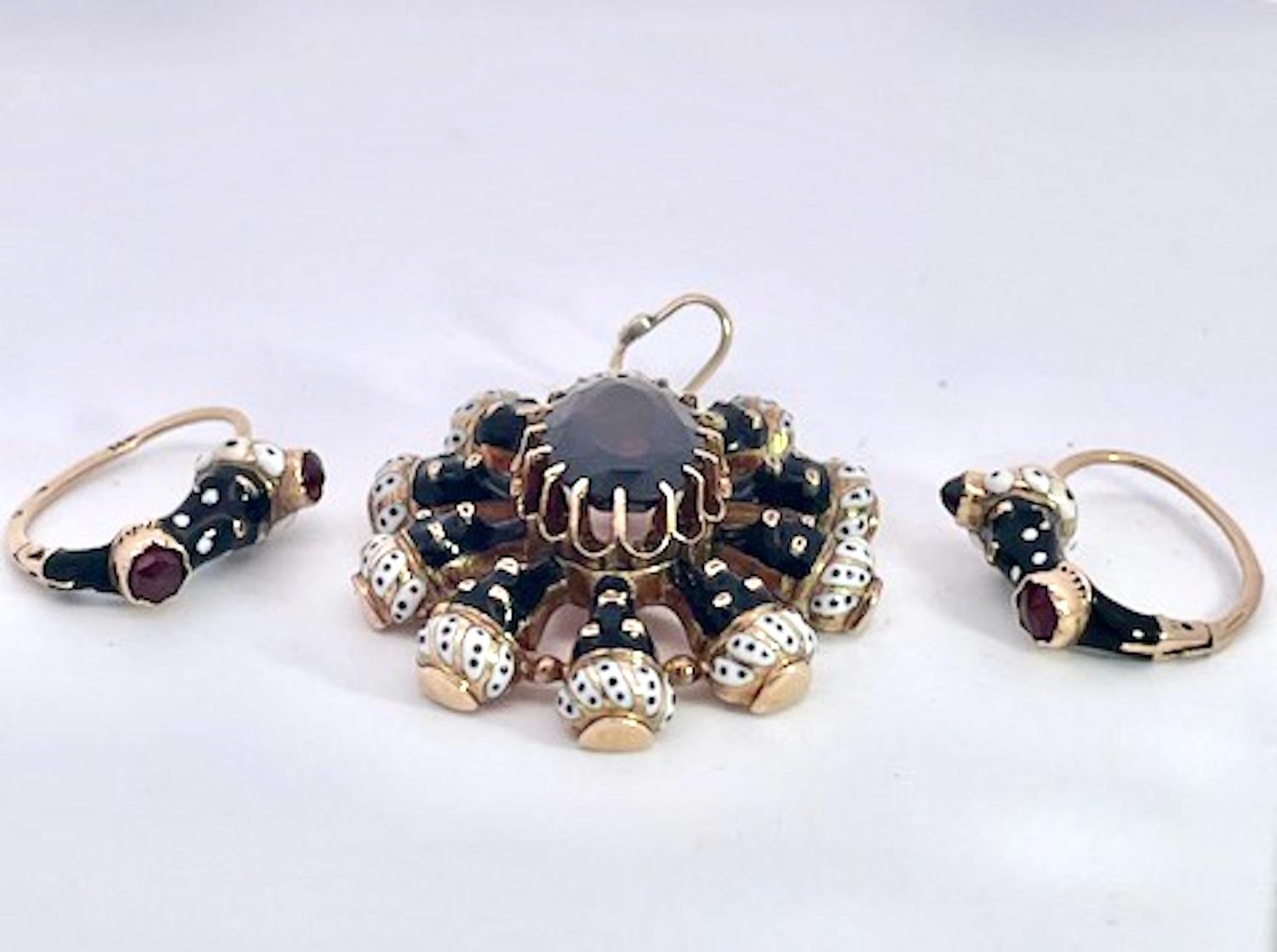 Oval Cut Moretto Pendant Necklace set with matching Earrings For Sale