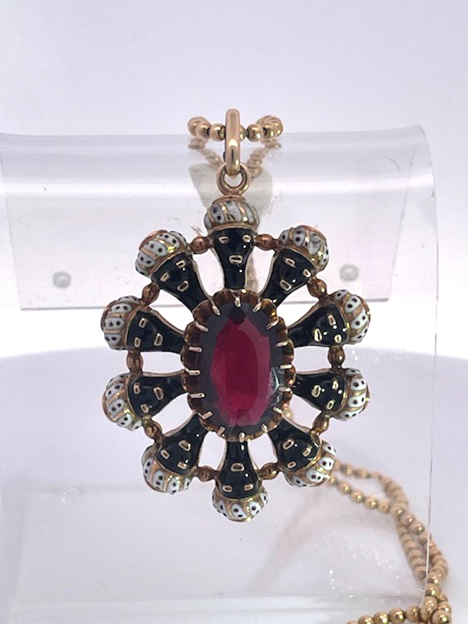 Moretto Pendant Necklace set with matching Earrings For Sale 3