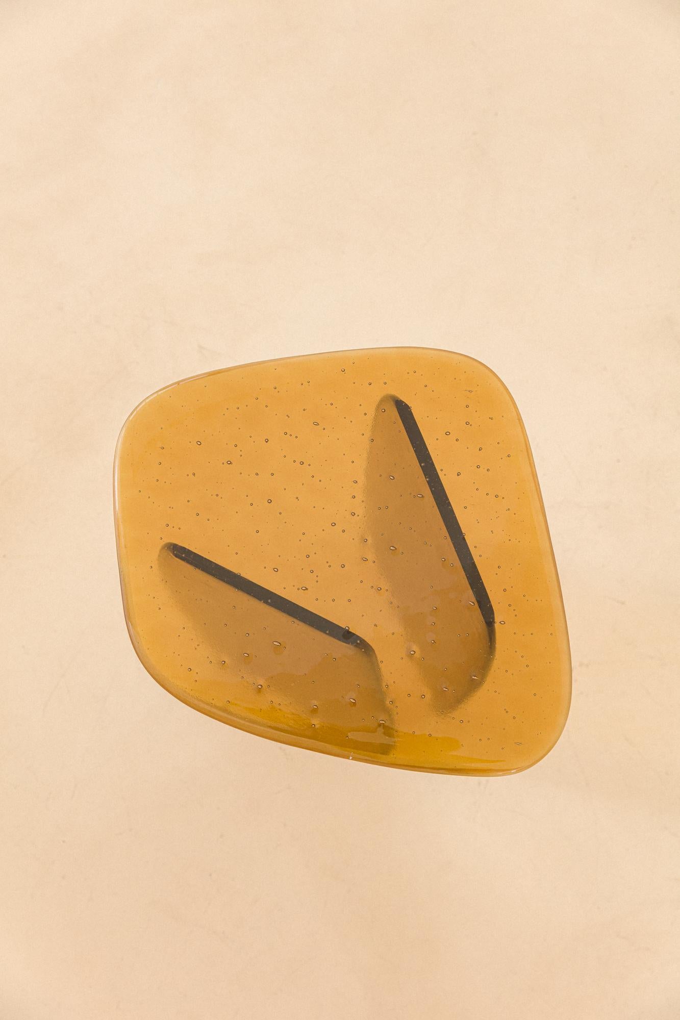 The Morfa series by Lucas Recchia was inspired by the understanding of glass as a malleable material. The collection comprises five models, which vary in size and shape, numbered according to the sequence in which the designer created them.

The