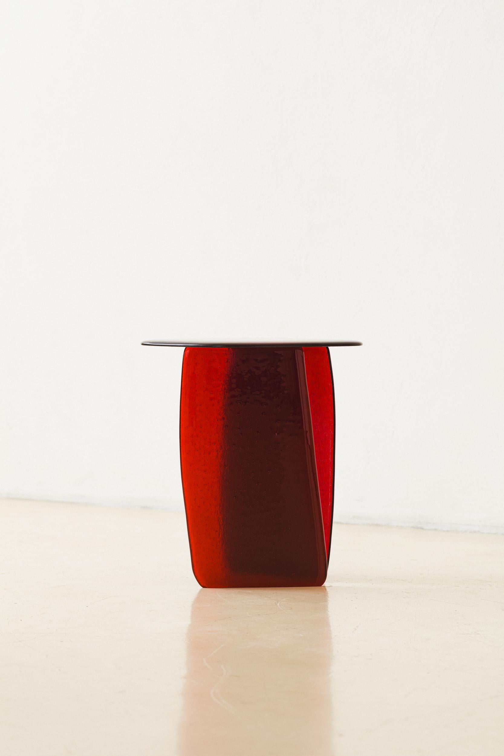 The Morfa series by Lucas Recchia was inspired by the understanding of glass as a malleable material. The collection comprises five models, which vary in size and shape, numbered according to the sequence in which the designer created them.

The