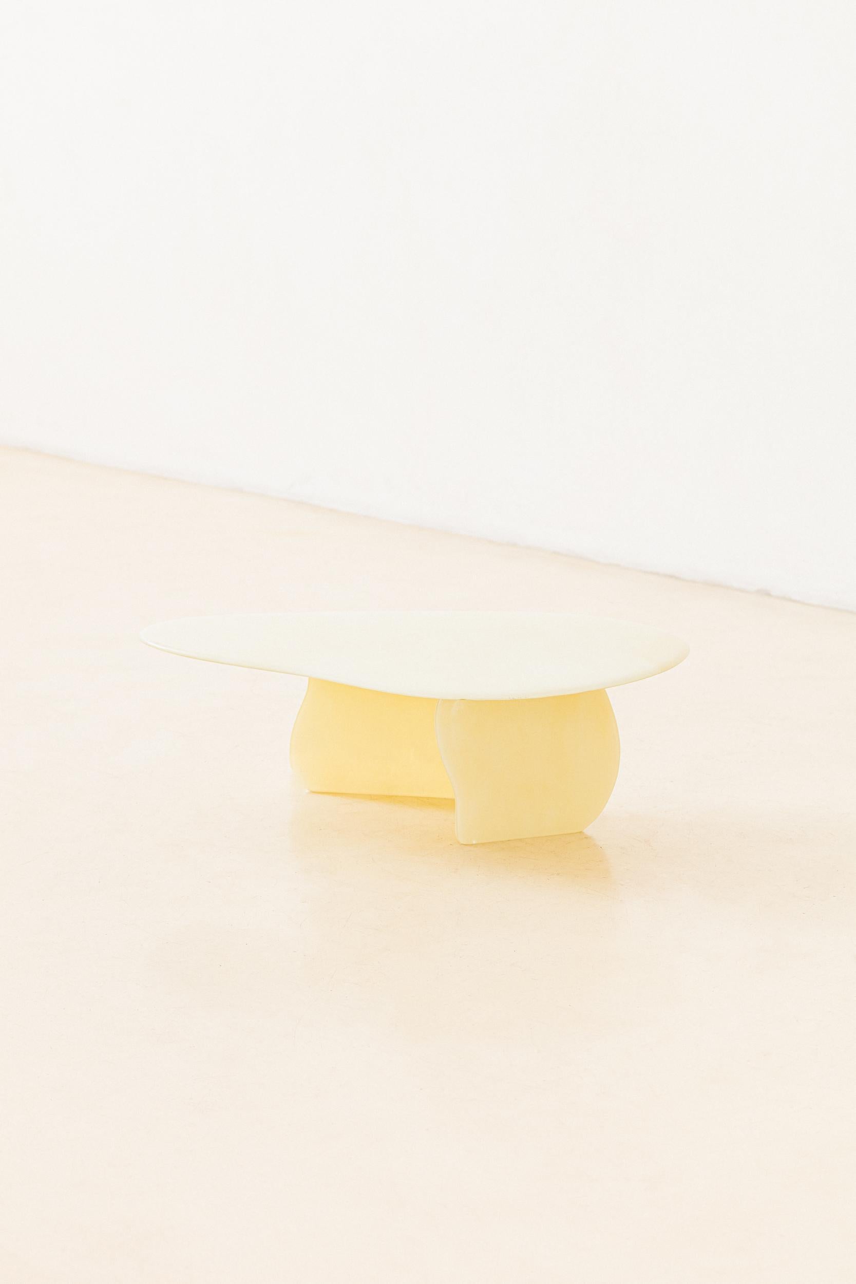 The Morfa series by Lucas Recchia was inspired by the understanding of glass as a malleable material. The collection comprises five models, which vary in size and shape, numbered according to the sequence in which the designer created them.

The
