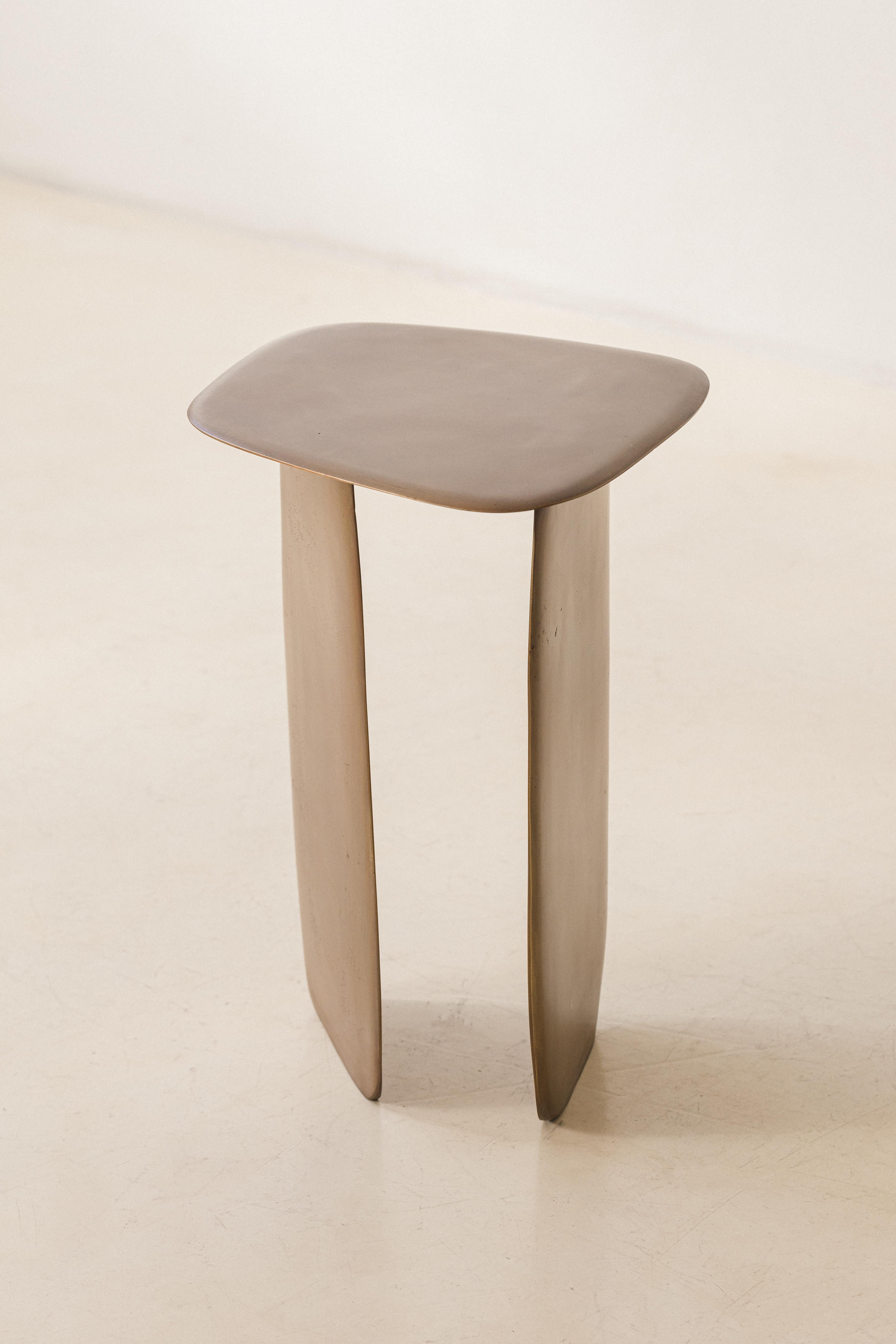 The Morfa series by Lucas Recchia was inspired by the understanding of glass as a malleable material. The collection comprises five models, which vary in size and shape, numbered according to the sequence in which the designer created them. All