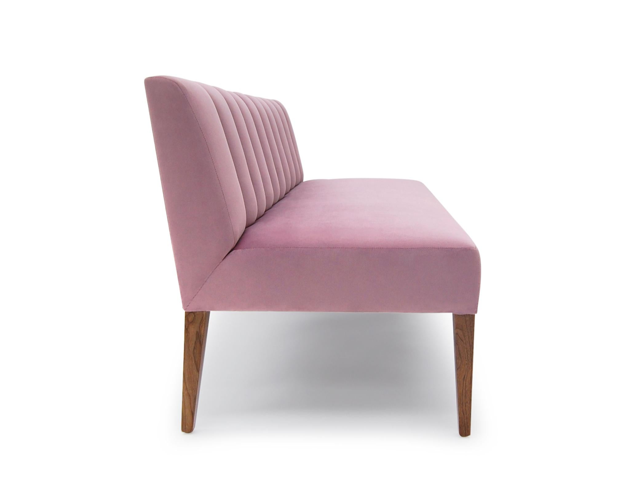Americano Morgan Banquette con sedile stretto e schienale a canali con gambe coniche in noce in vendita