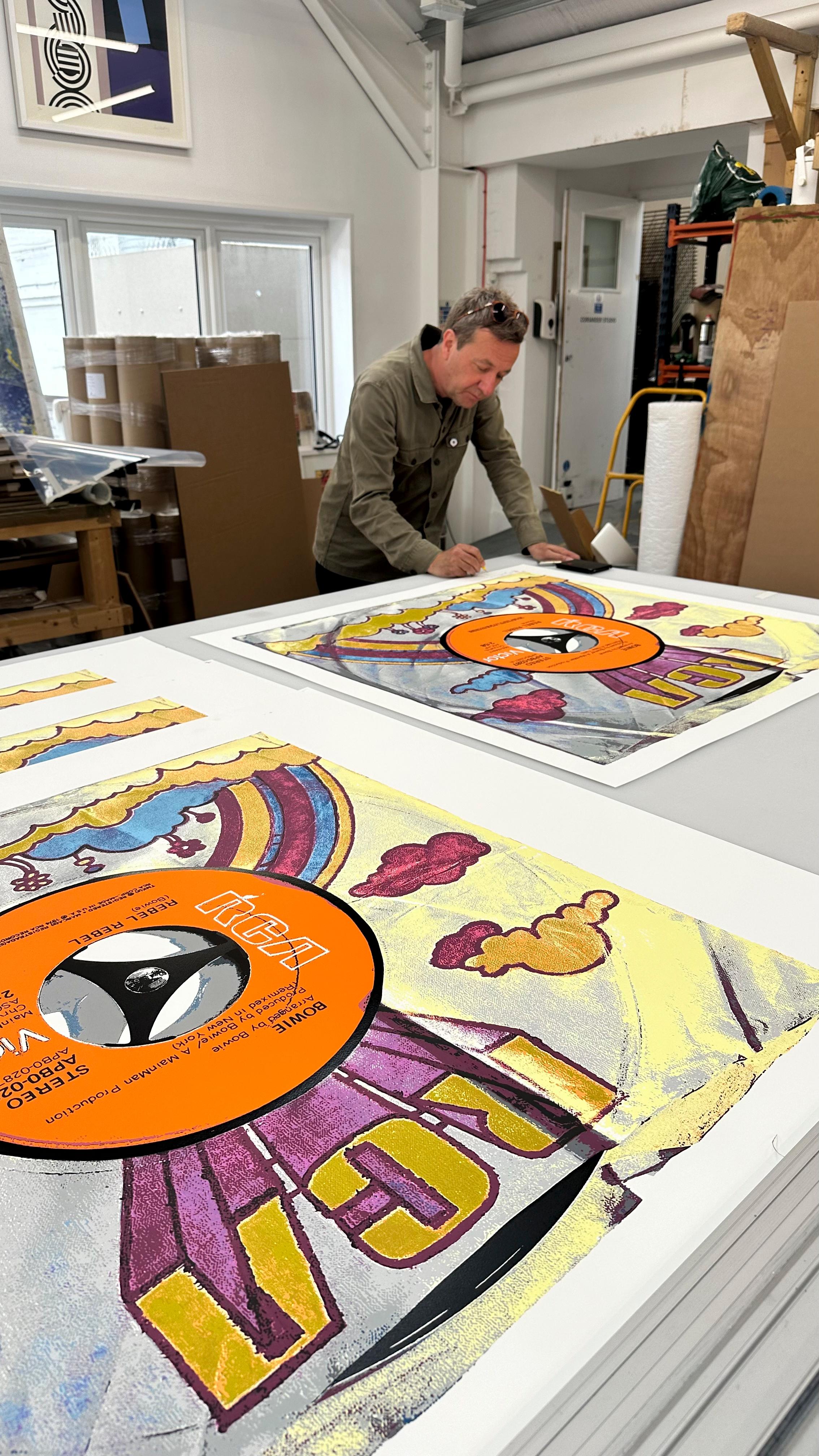 Morgan Howell, Rebel Rebel by David Bowie Silkscreen Edition

8 Colour plus Satin Varnish Print on 425 Saunderson Waterford paper by Coriander Studio

Unframed: 100 x 100cm

Framed: 115 x 115 x 8cm

Edition of 50

Signed, stamped and numbered by the