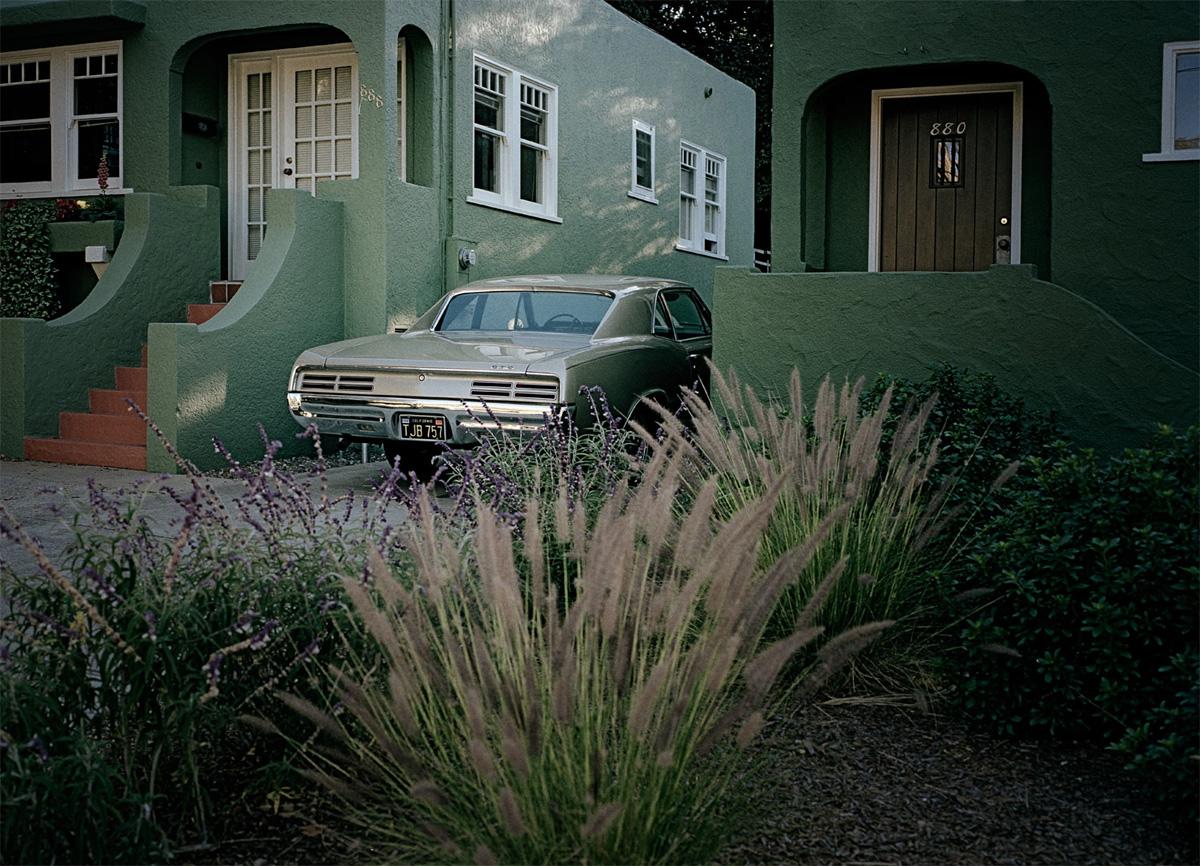 GTO – Morgan Seide, zeitgenössische Autofotografie, Landschaft, Nachtzeit