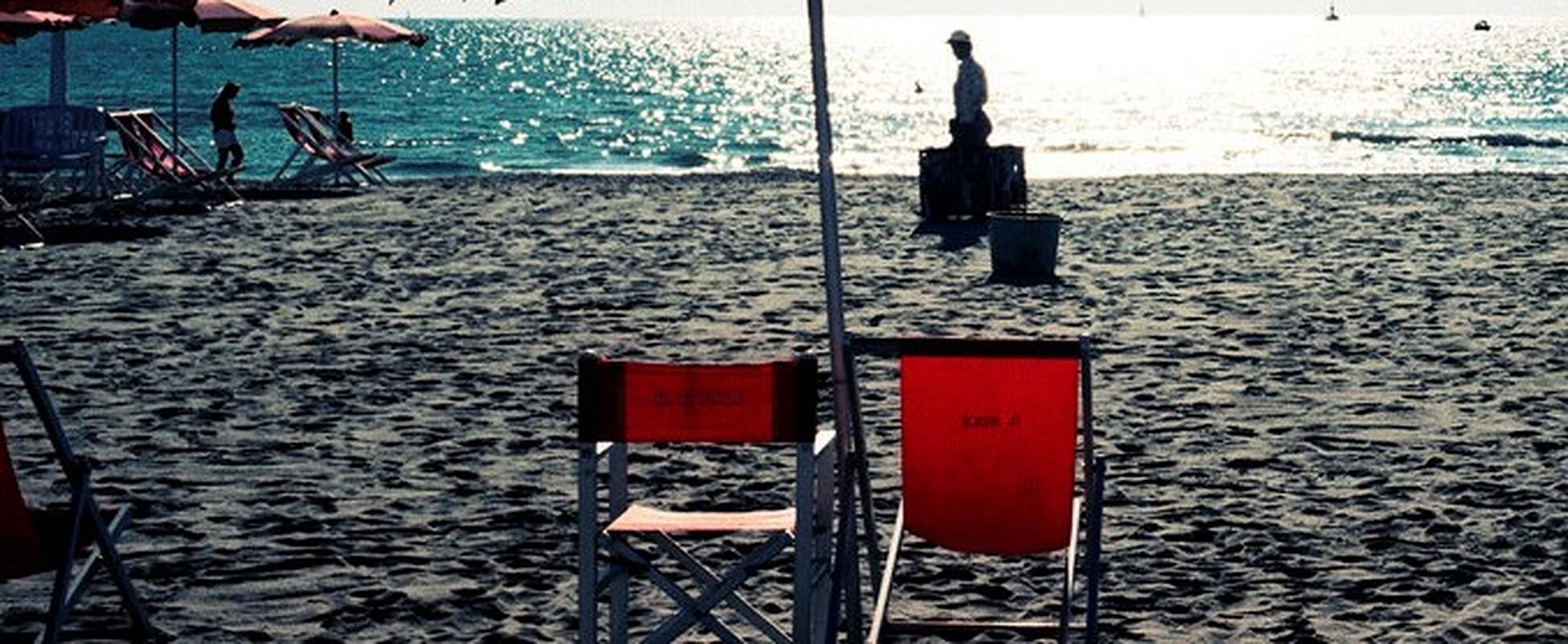 Parasols Morgan Soie, Paysages de mer, Paysages, Photographies en vente 1