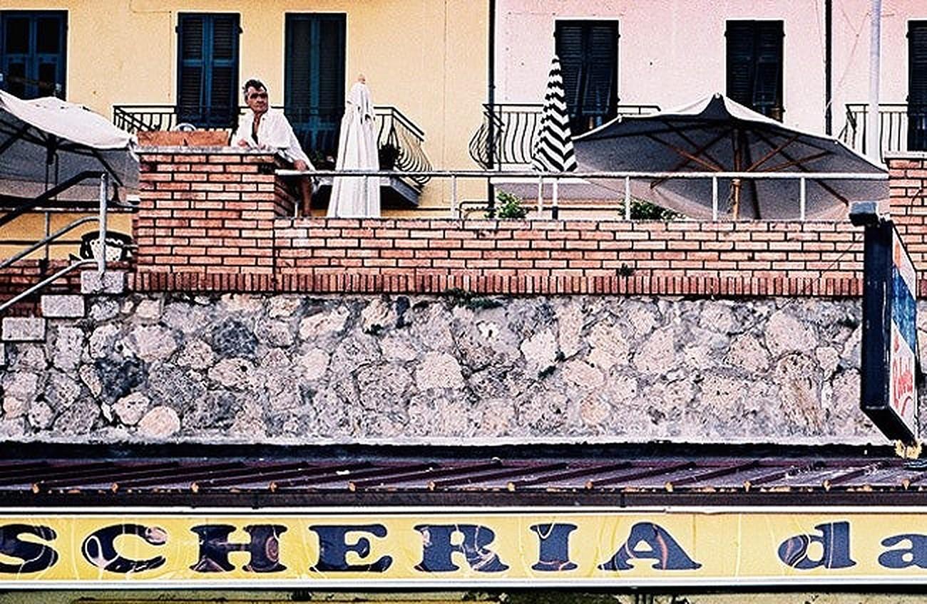 Pescheria - photographie de portrait contemporaine en soie Morgan, Italie, paysage - Contemporain Photograph par Morgan Silk