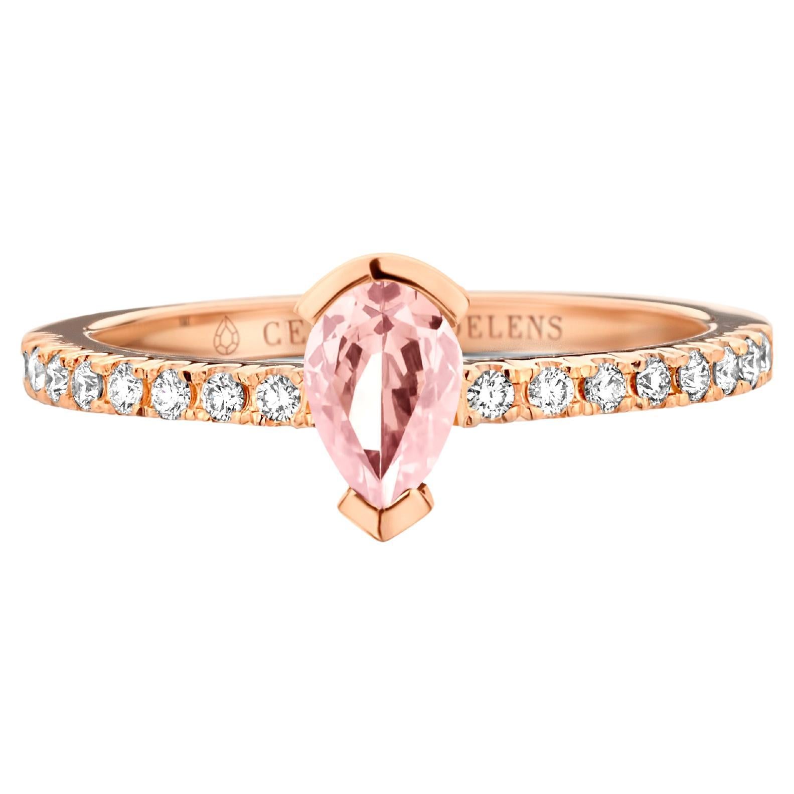 Morganite 0, 78 Carat 18k Rose Gold Diamond Engagement Ring For Sale