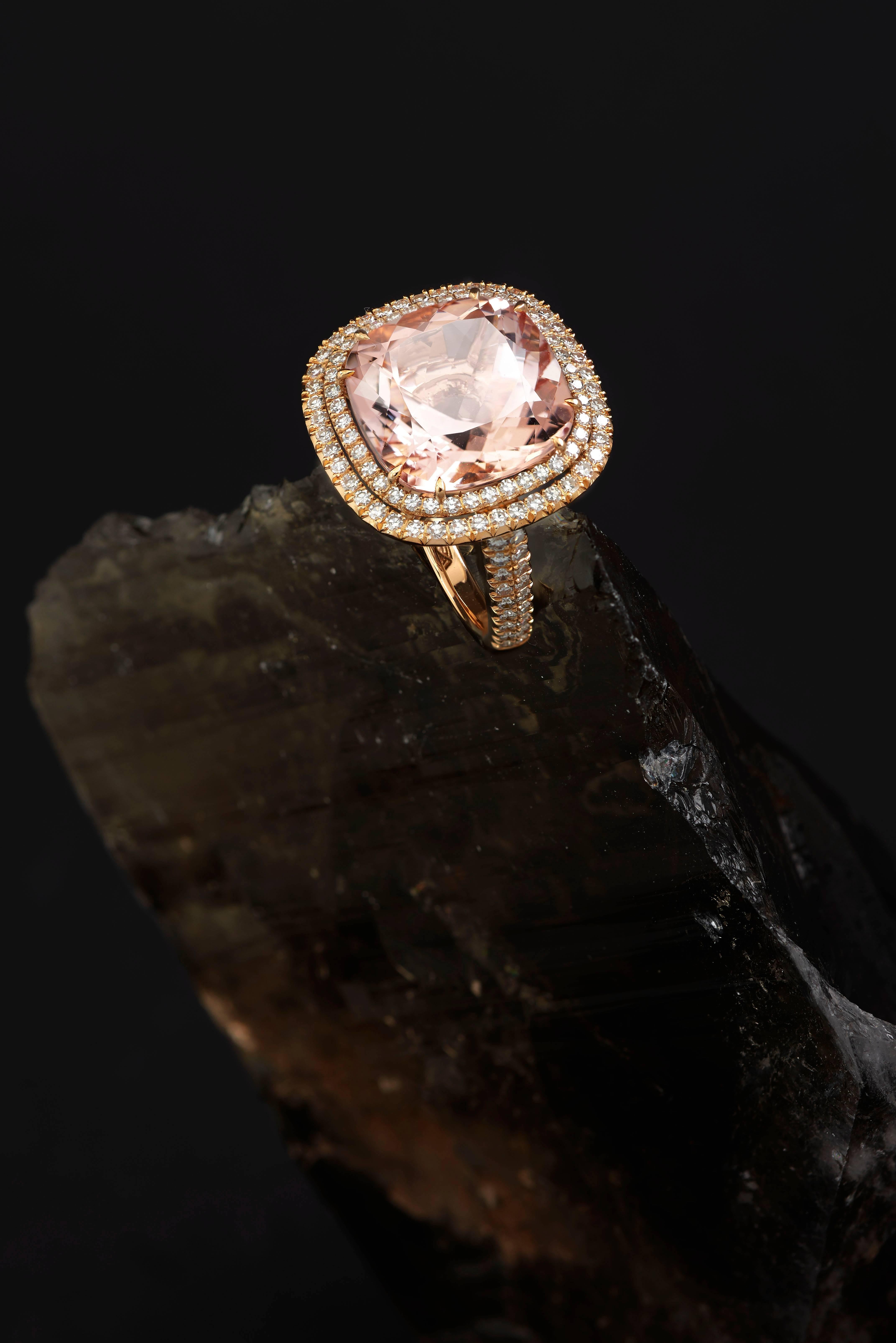 This one-off ring is handmade in Switzerland with a cushion cut Morganite of 17.71 ct. in entourage of 140 Diamonds of total 1.10 ct. F vvs. It is made with 18K rose gold (4N).
You can expect the best Swiss workmanship and quality.
ring size 53 with