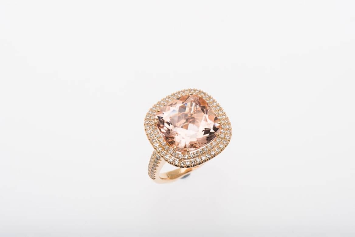 Contemporary Morganite '17.71 Carat' and Double Diamond Entourage '1.10 Carat' Cocktail Ring For Sale