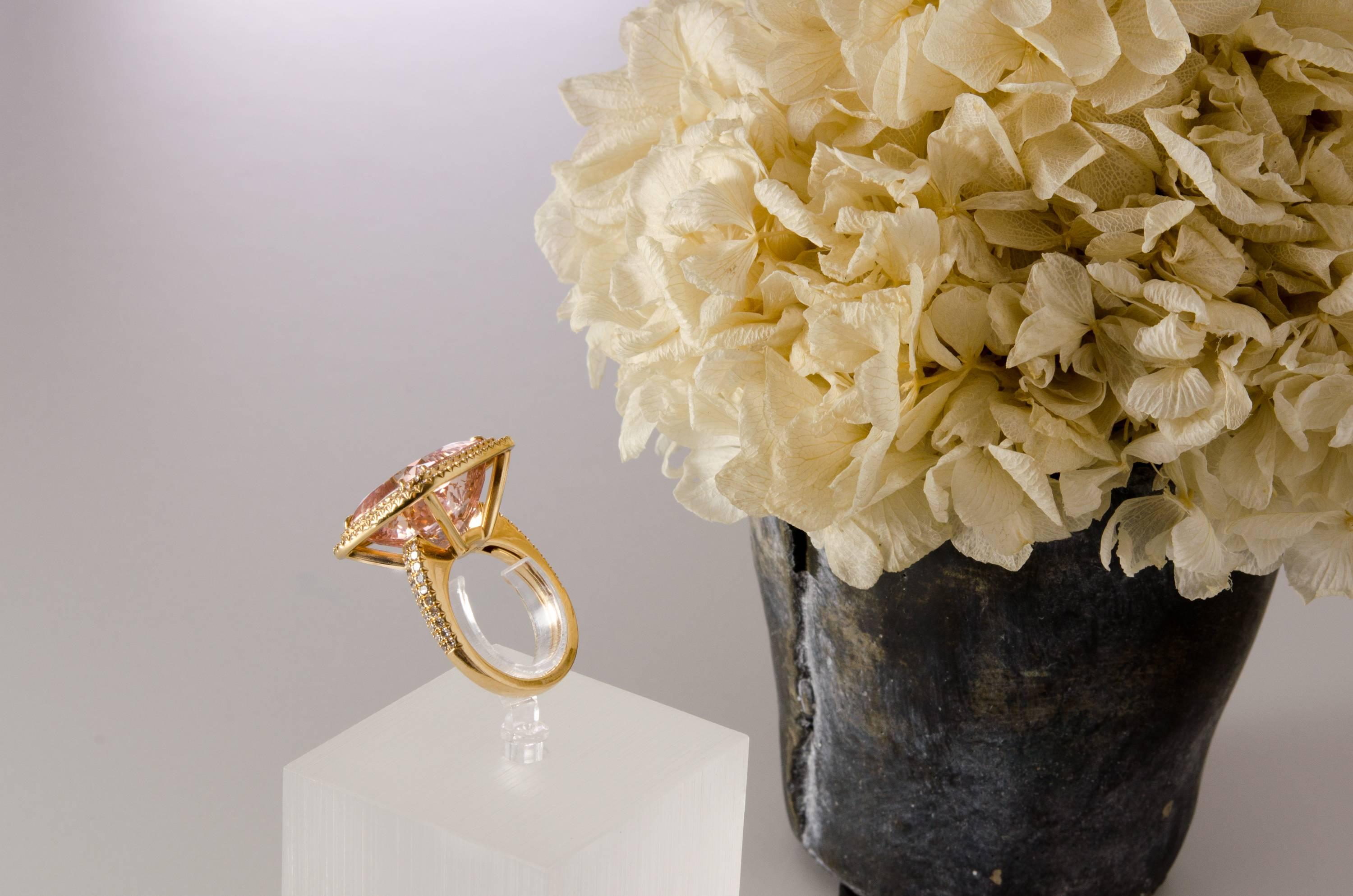 Morganite '17.71 Carat' and Double Diamond Entourage '1.10 Carat' Cocktail Ring In New Condition For Sale In Zurich, CH