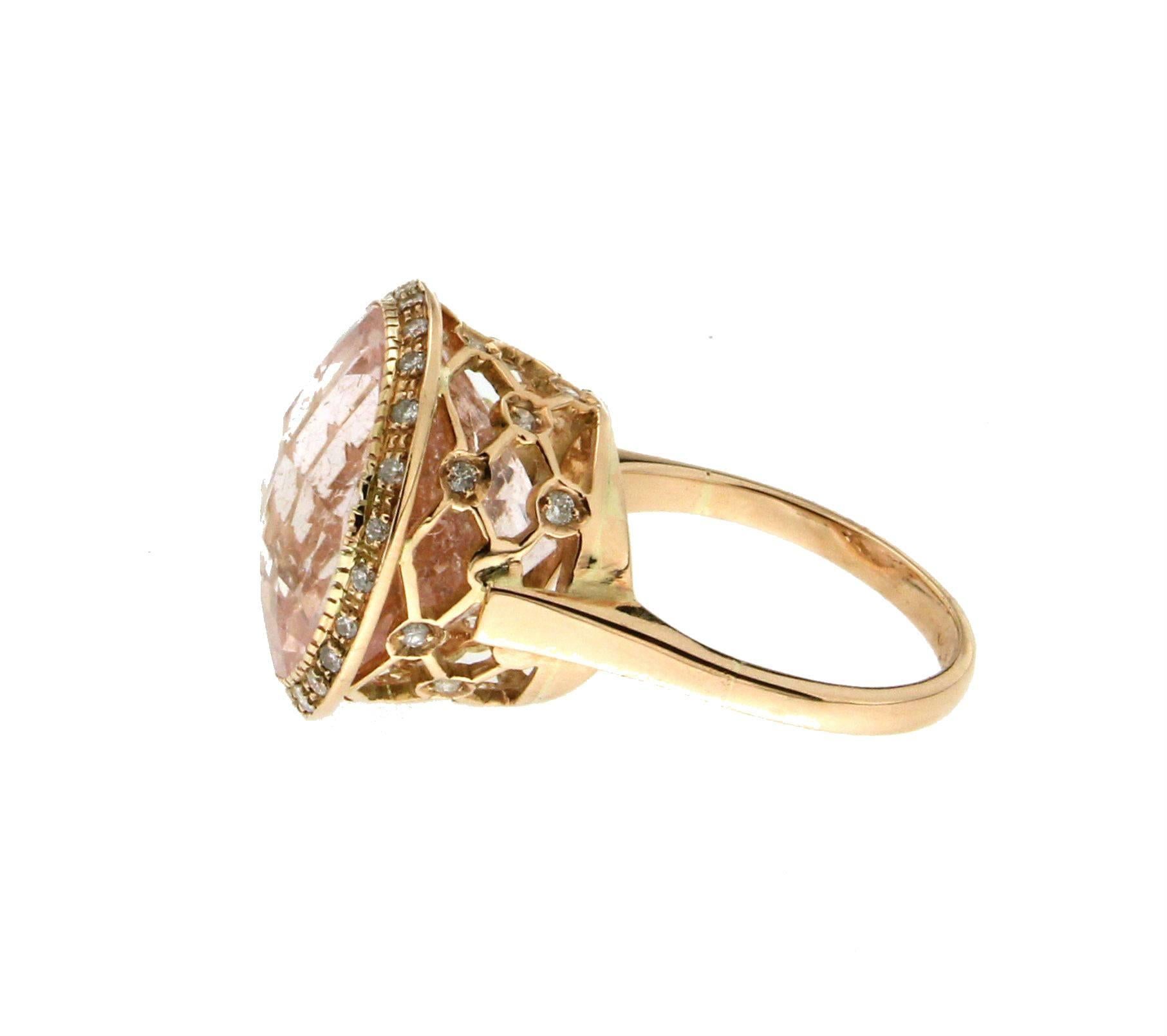Women's or Men's Morganite 18 karat Yellow Gold Diamonds Cocktail Ring For Sale