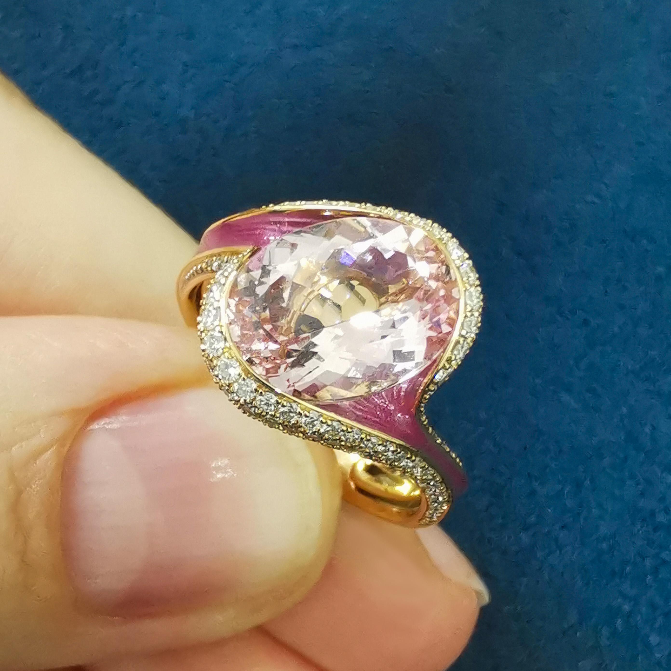 Morganit 3,83 Karat Diamanten Emaille 18 Karat Gelbgold Geschmolzene Farben Ring (Zeitgenössisch) im Angebot