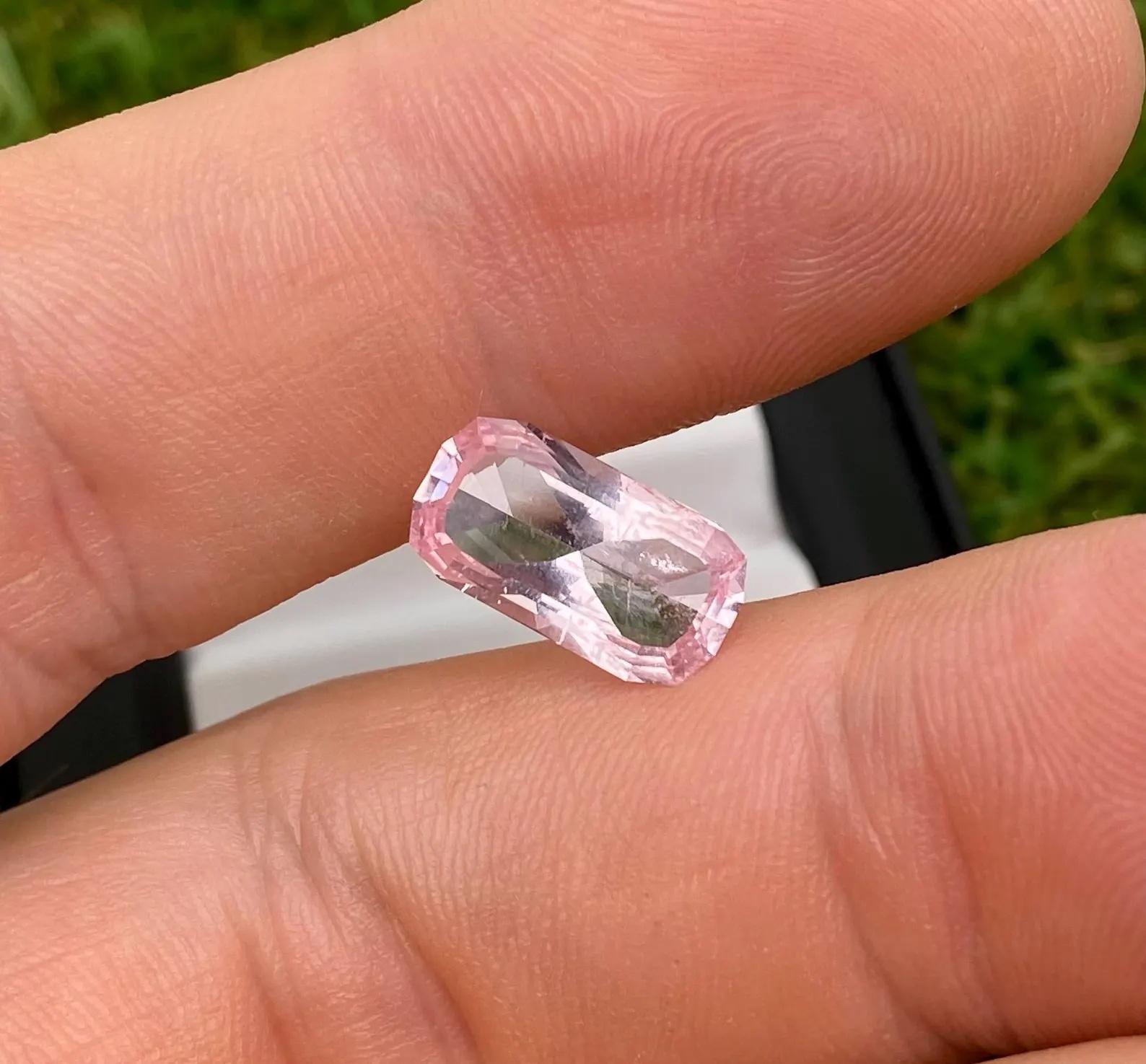 Morganite 3.90 Ct., Loose natural gemstone, Excellent cut, Origin Nigeria For Sale 3