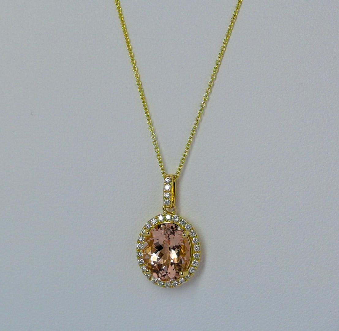 Modern Morganite 9K Gold Yellow SI2 Diamond Women's Pendant0.38cts For Sale