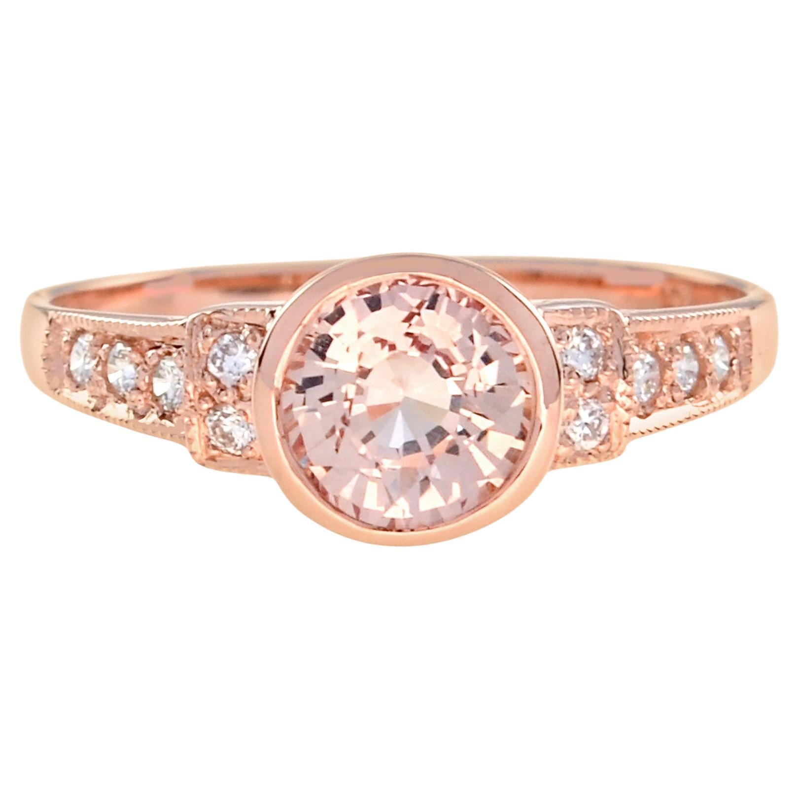 En vente :  Bague de fiançailles en or rose 14 carats Morganite et diamant de style Classic