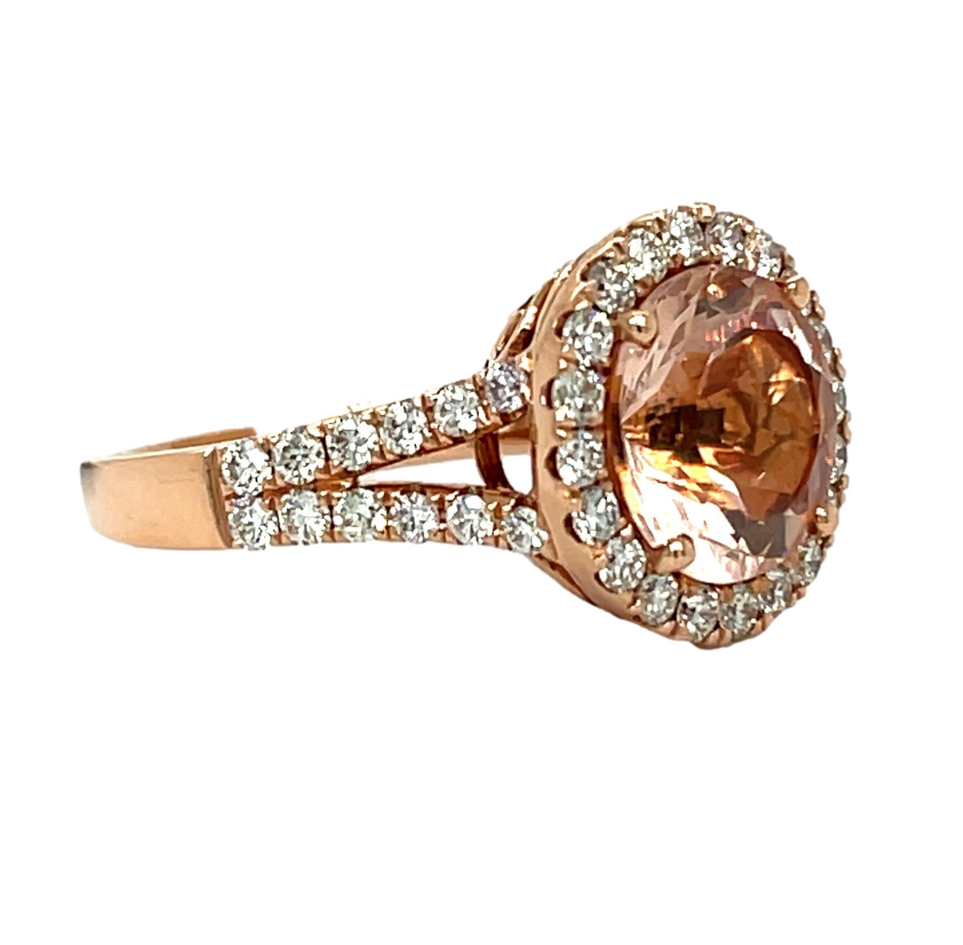 Round Cut Morganite and Diamond halo ring in 14K Rose Gold For Sale