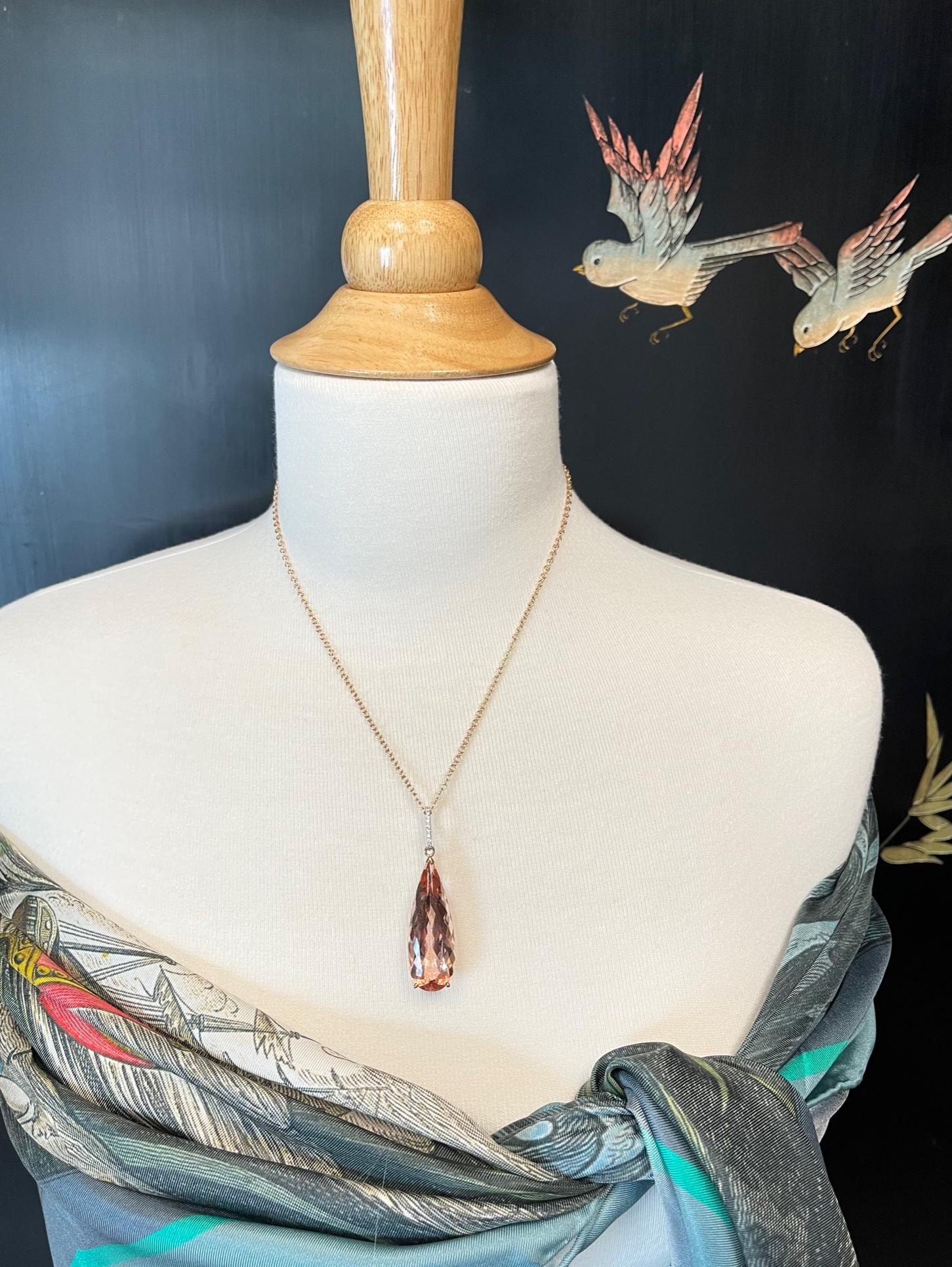 Collana con pendente di Morganite e diamanti, 28,63 carati in oro rosa e bianco in vendita 2