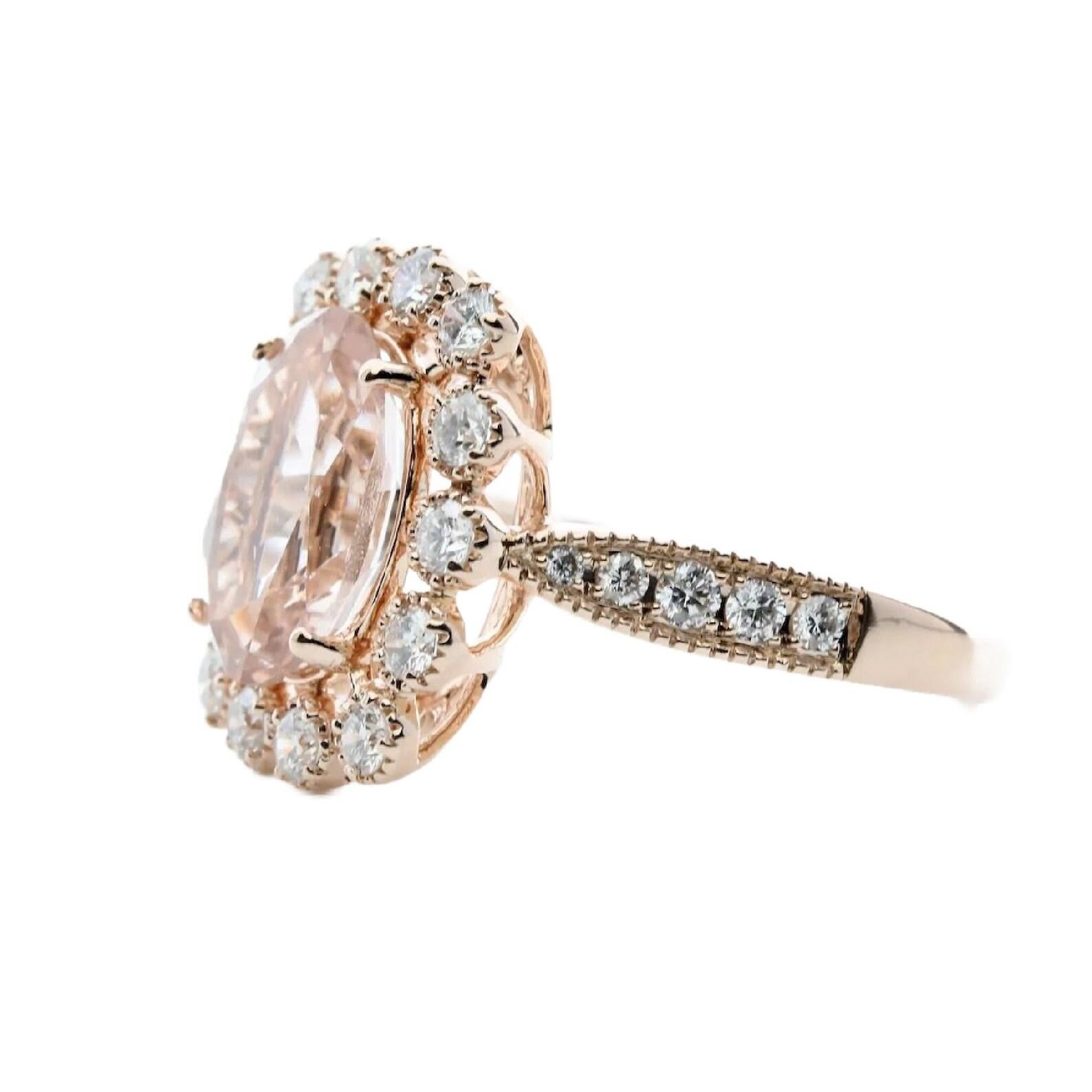 Morganite & Bezel Set Diamond Ring in 14K Rose Gold In Good Condition For Sale In Boston, MA