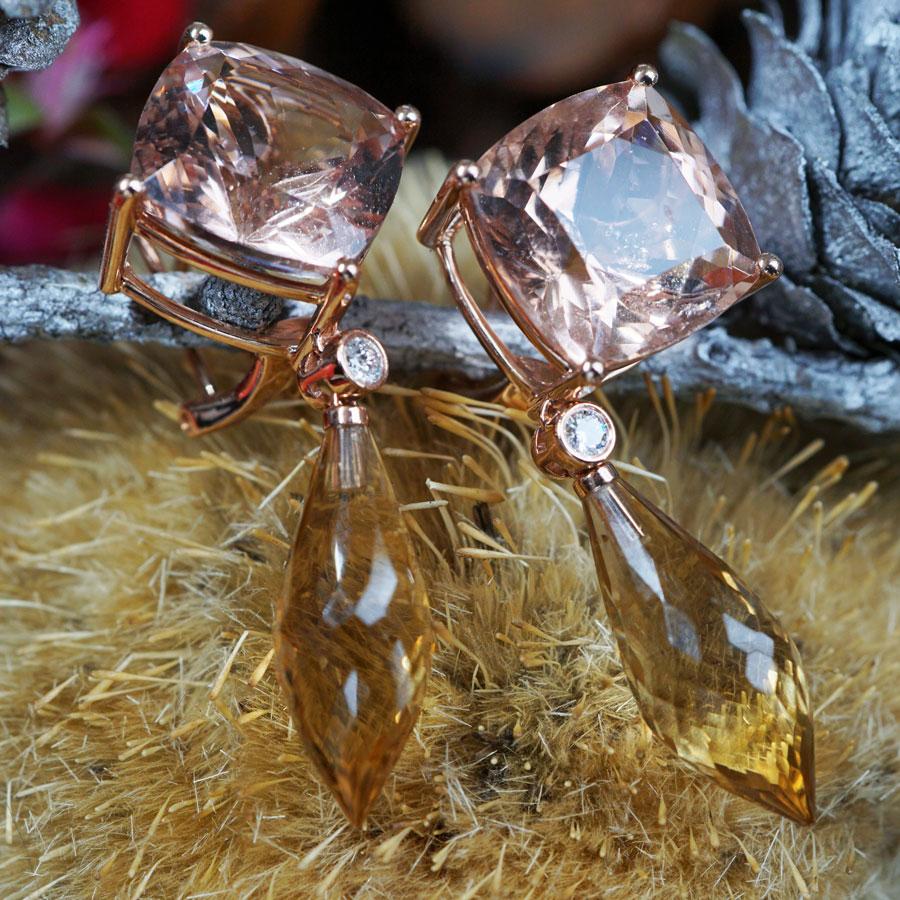 a composition reminiscent of the waking morning, fine, very large morganite (treated) total approx. 18.8 ct, 12 x 12 mm, translucent set, apricot-pink, rectangular cut, with citrine pampels each approx. 19 x 8 mm, Total approx. 13 carats, tapering