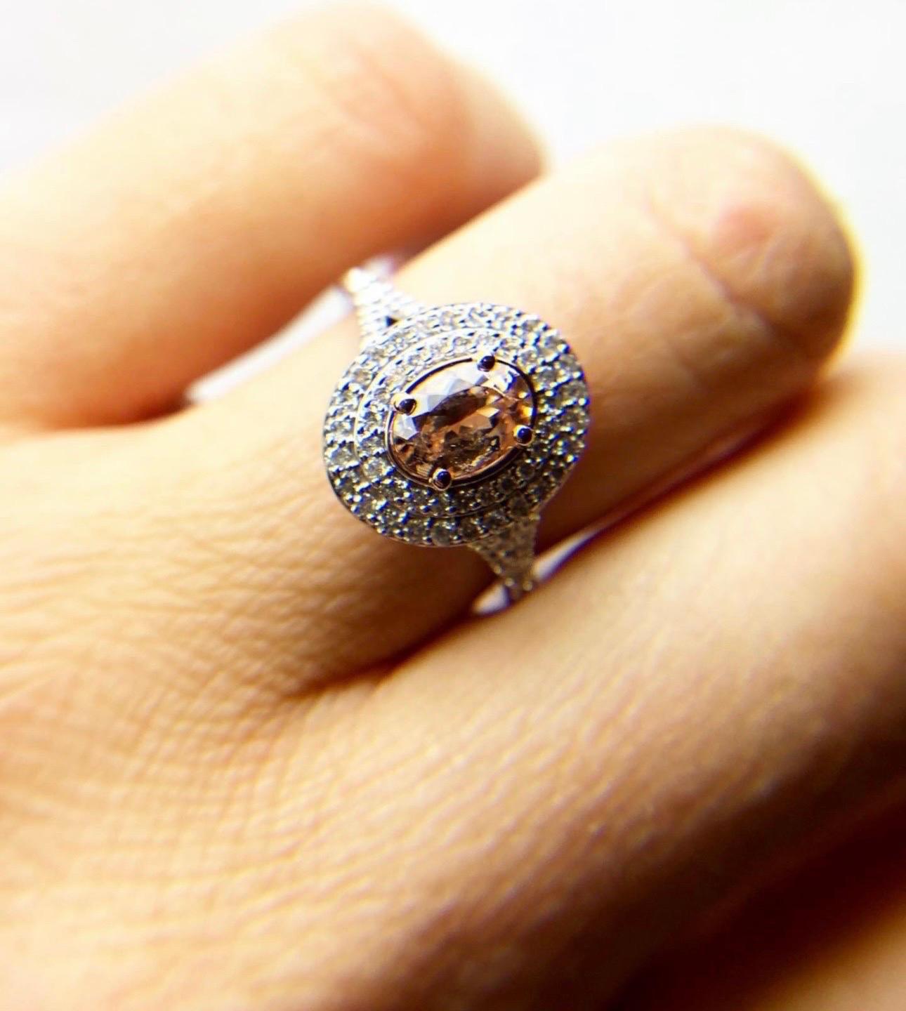Oval Cut Morganite Diamond engagement ring 18 Karat gold For Sale