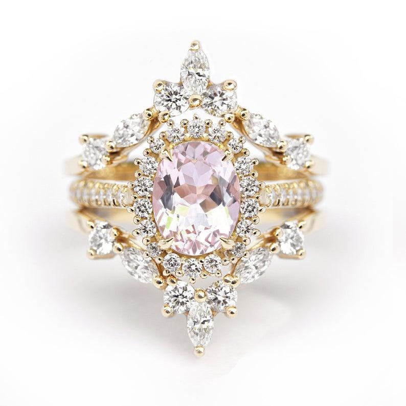 Verlobungsring mit Morganit und Diamanten – drei Ringe, oval, Nia und zwei in Island (Zeitgenössisch) im Angebot