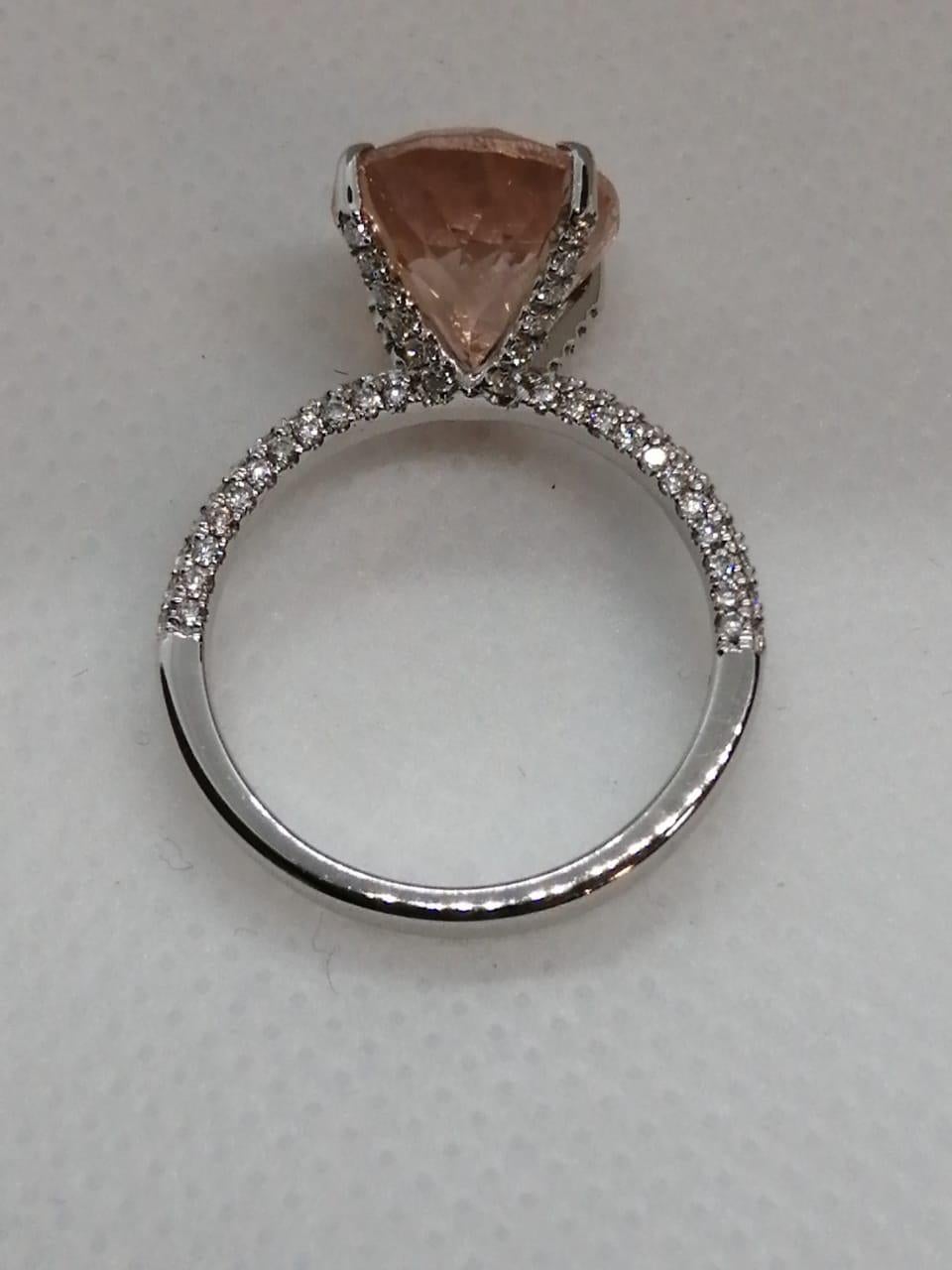 Morganite Diamond Fashion Ring Set in 18 Karat White Gold 'VS/G Diamonds' For Sale 3