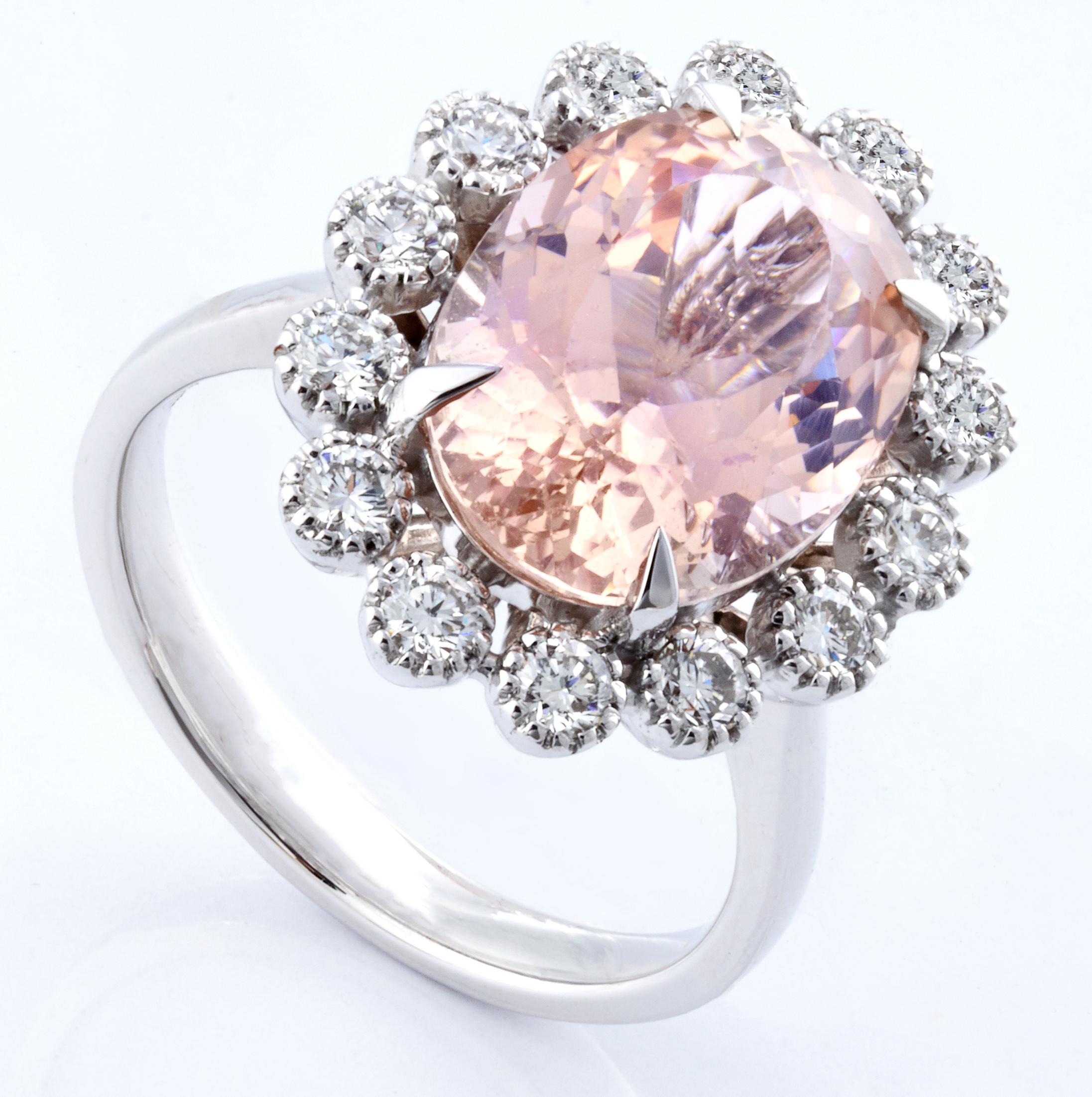 Round Cut Morganite Diamond Fashion Ring Set in 18 Karat White Gold 'VS/G Diamonds' For Sale